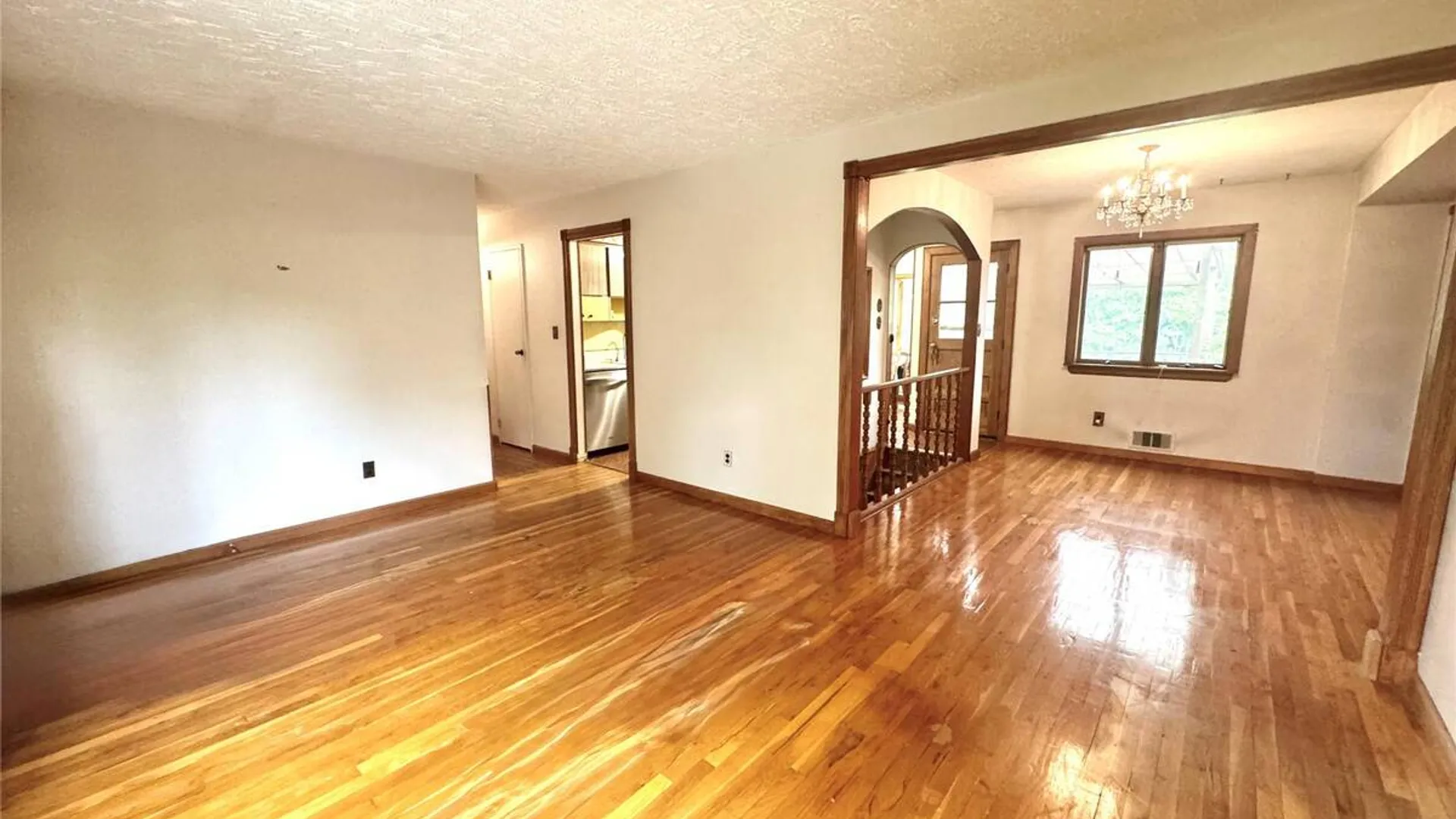 Property at 28 Euclid Avenue, Dix Hills, NY 11746 9