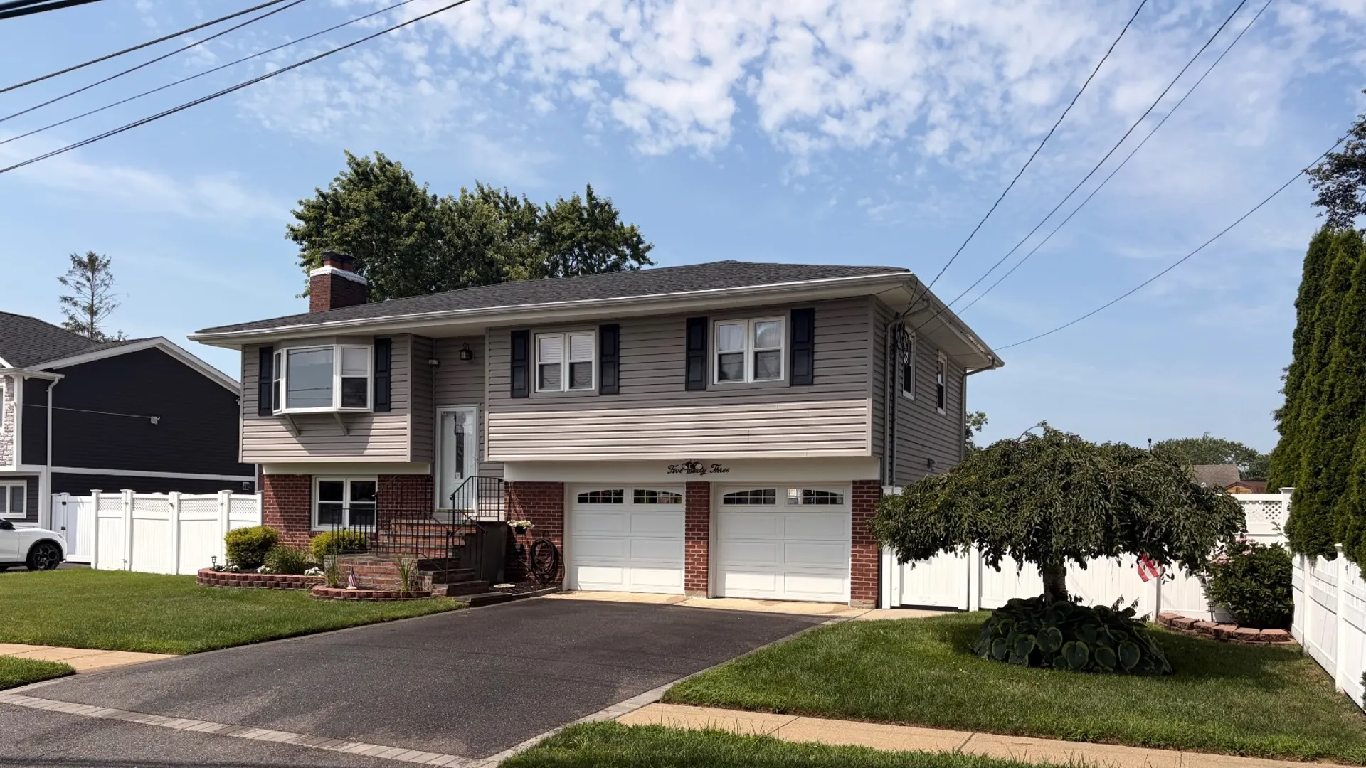 Property at 563 South 13th Street, Lindenhurst, NY 11757 2