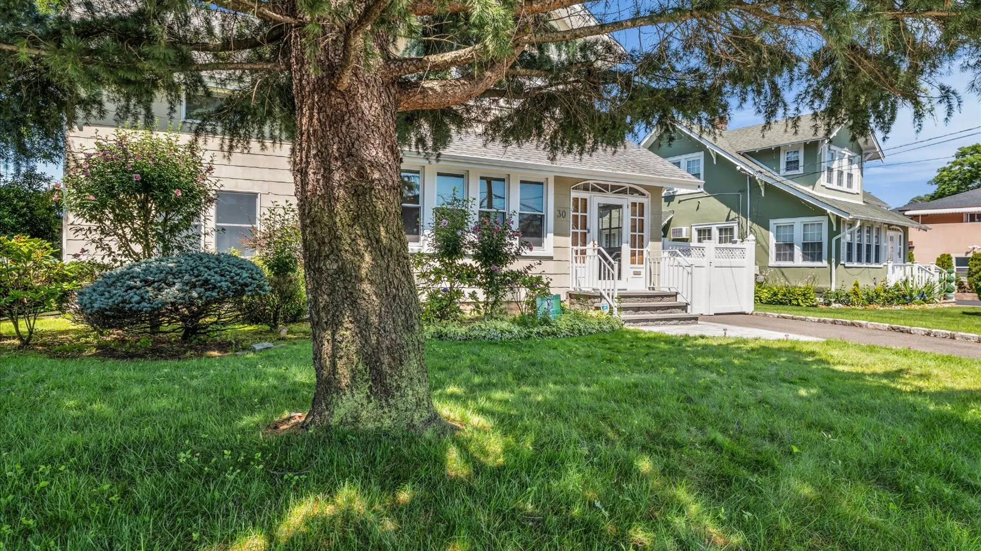 Property at 30 West St, Farmingdale, NY 11735 3