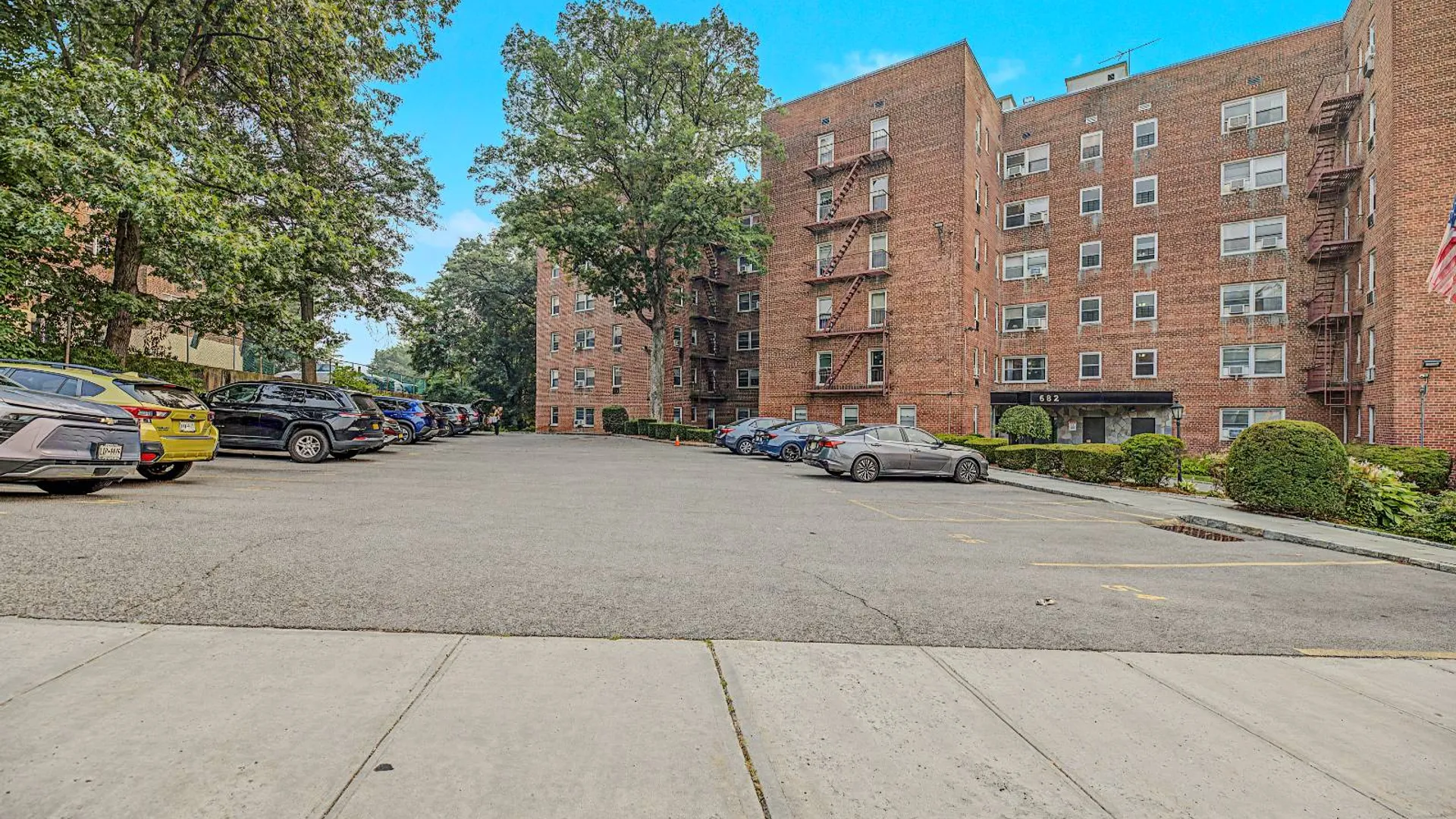 Property at 682 Tuckahoe Road, Yonkers, NY 10710 4