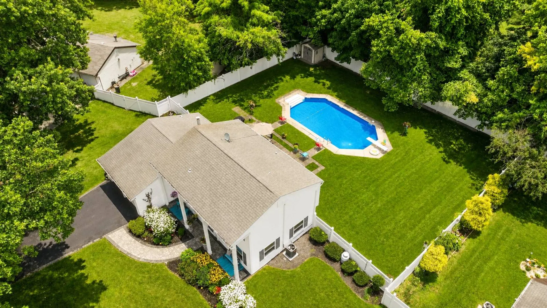 Property at 21 Chesapeake Bay Rd, Coram, NY 11727 3