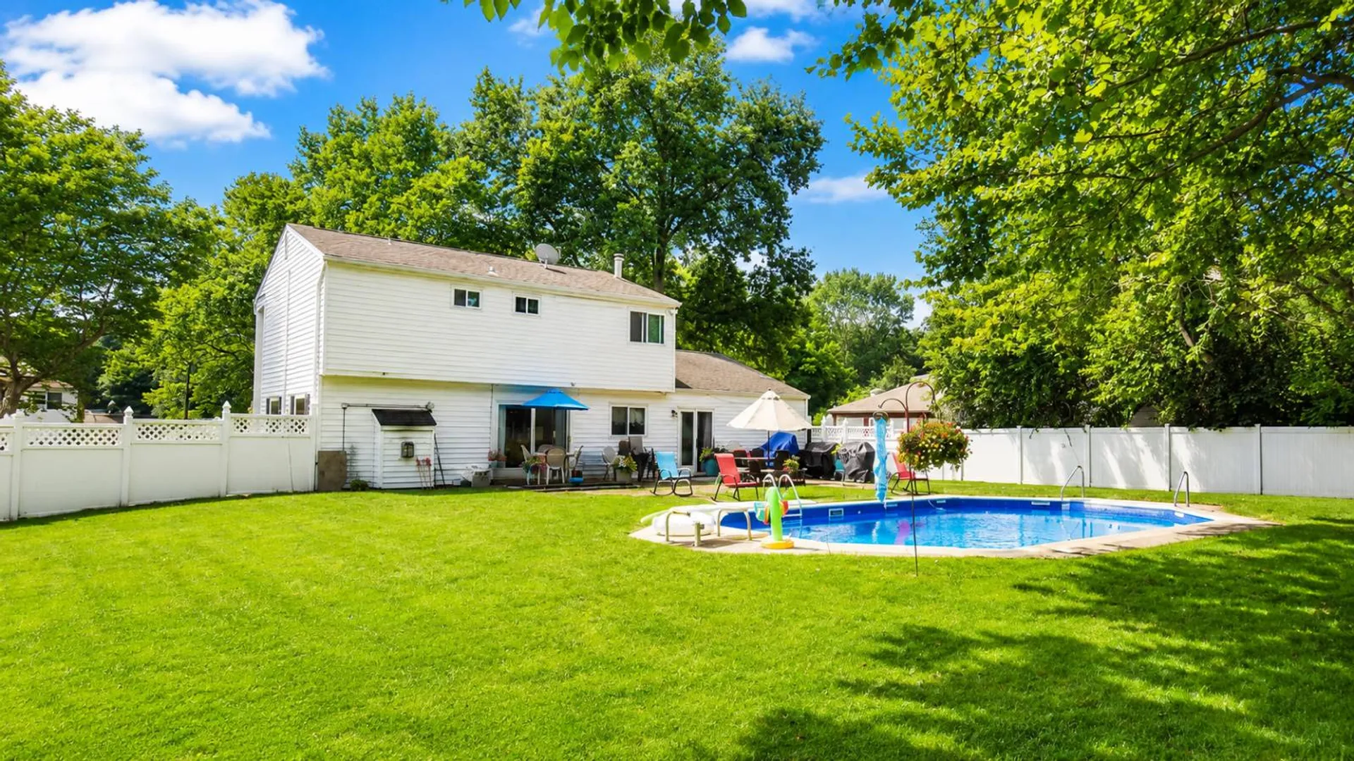 Property at 21 Chesapeake Bay Rd, Coram, NY 11727 4
