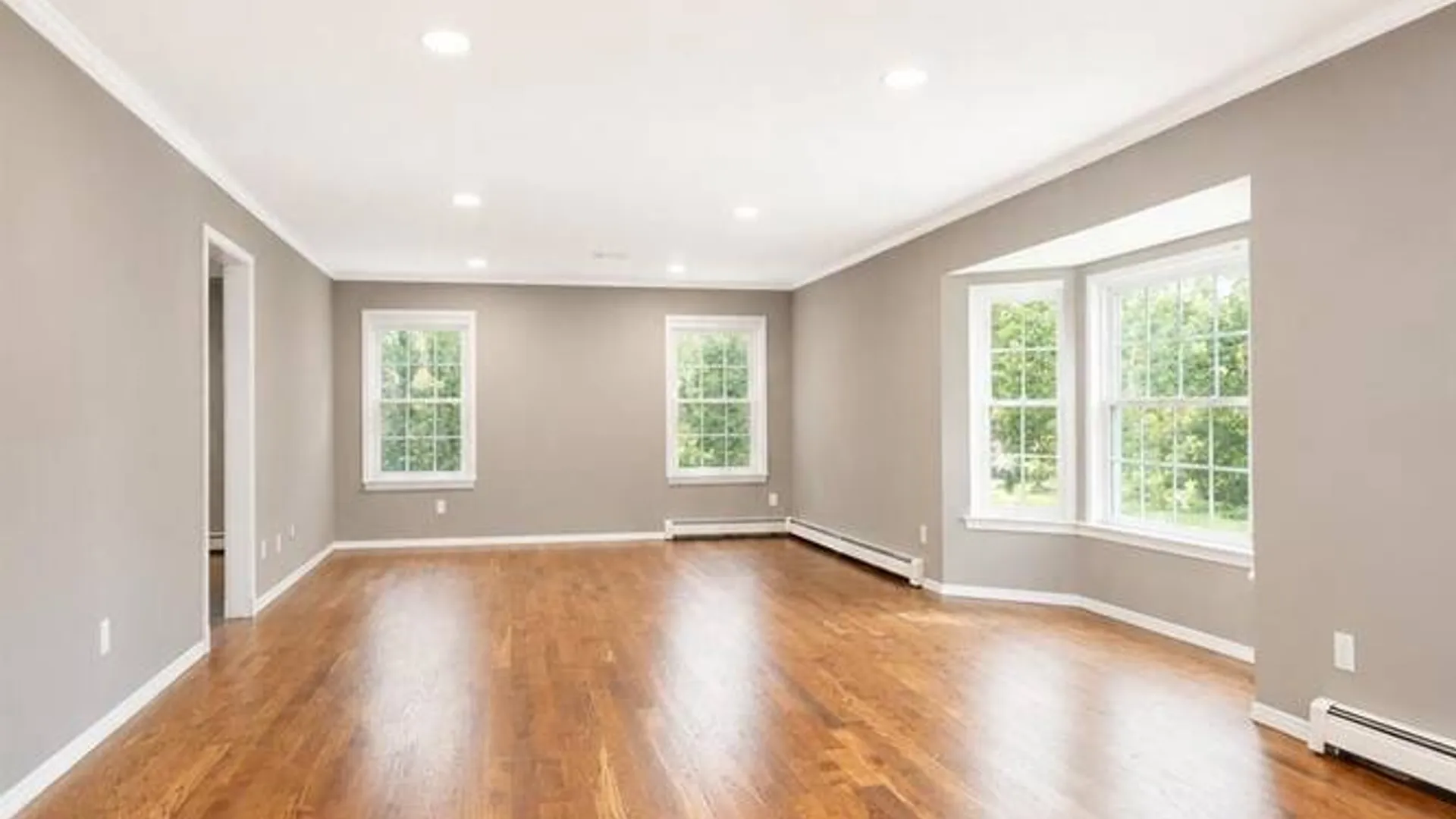 Property at 1 Pia Court, Hauppauge, NY 11788 9