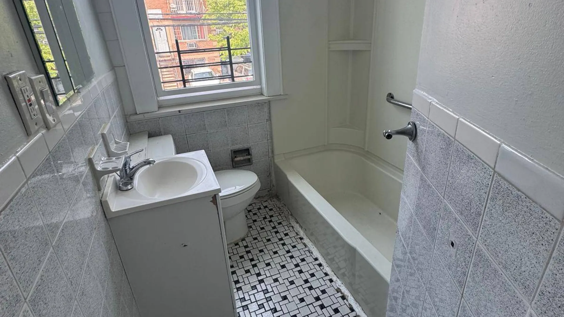 Property at 3628 Bronxwood Ave, Bronx, NY 10469 12