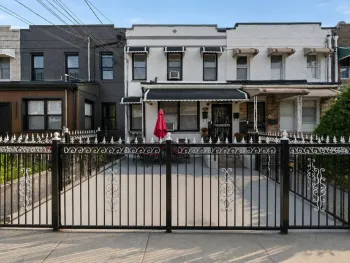 Property at 960 E 221st Street, New York, NY 10469