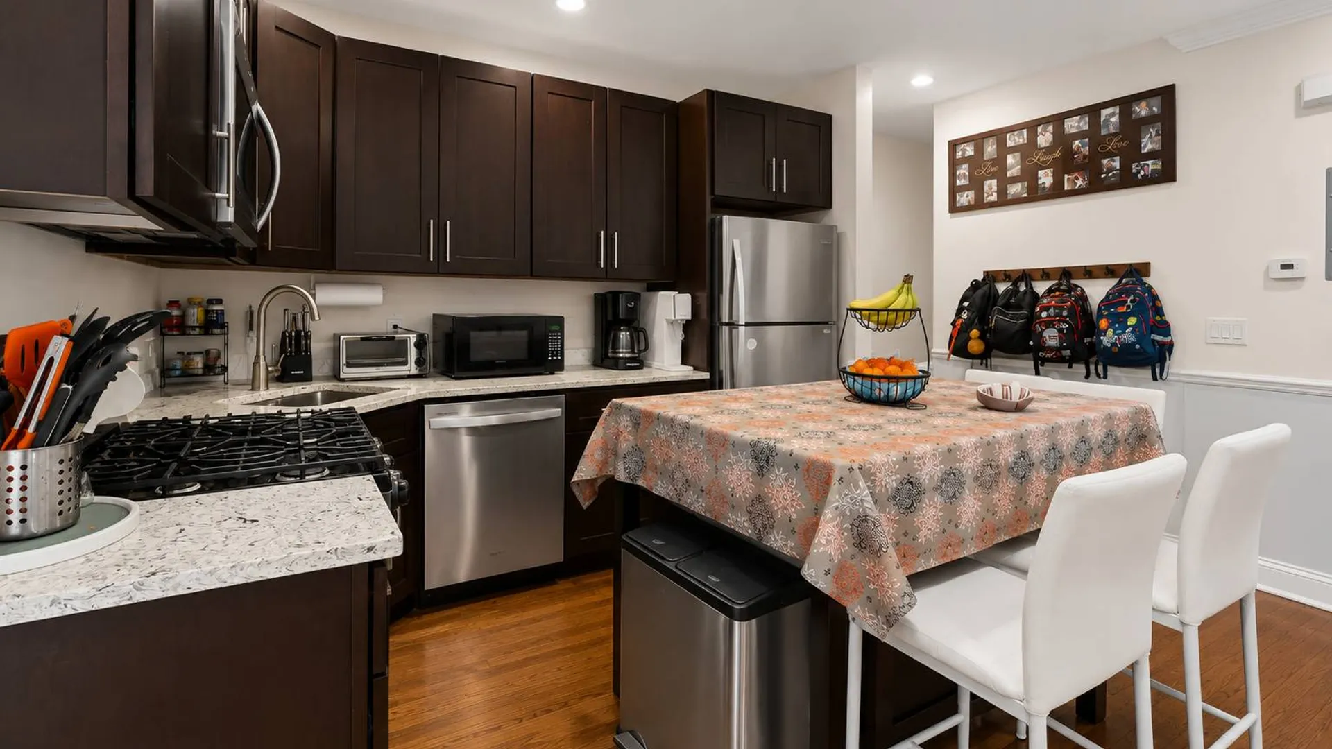 Property at 960 E 221st Street, New York, NY 10469 3