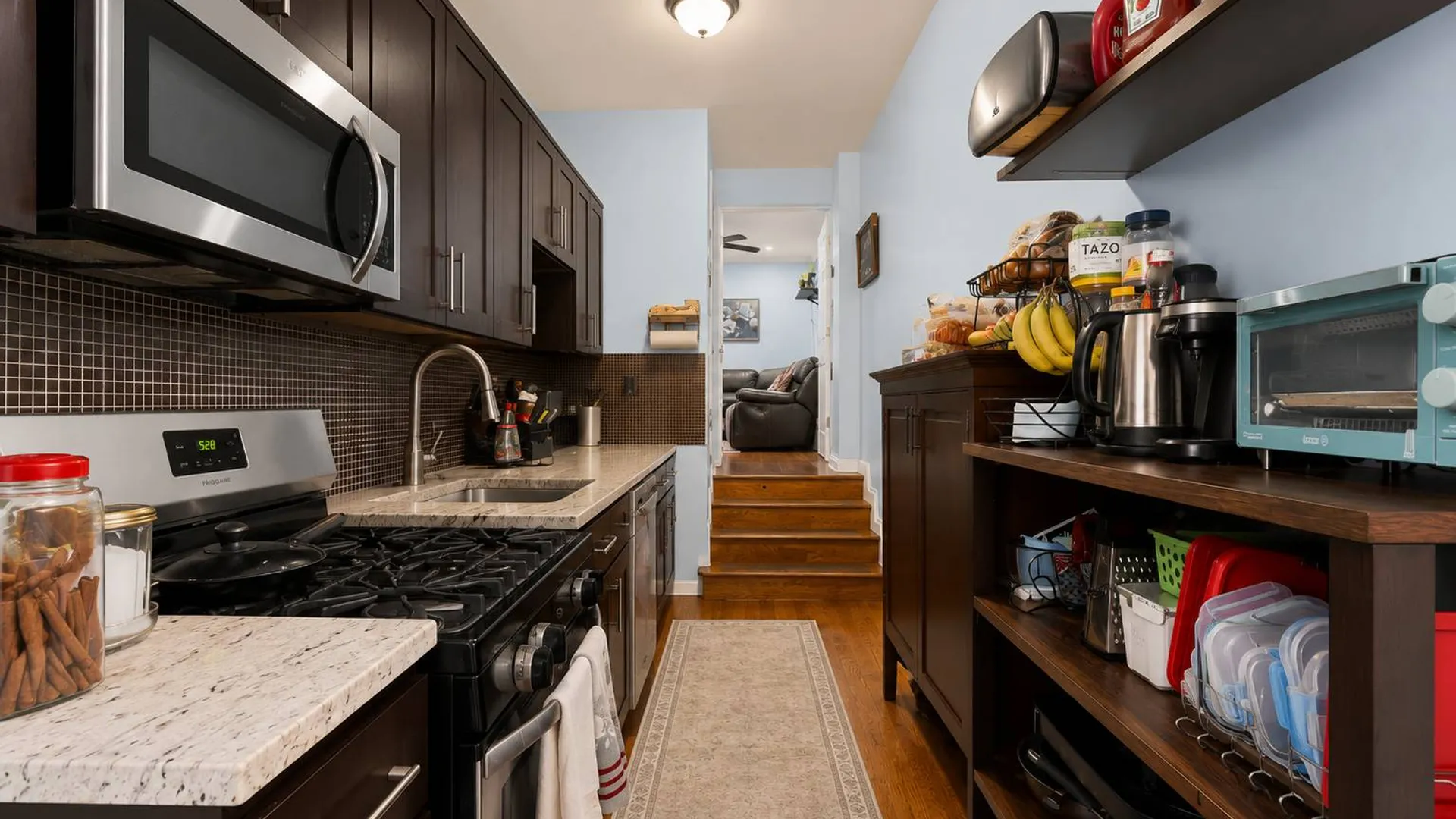 Property at 960 E 221st Street, New York, NY 10469 4