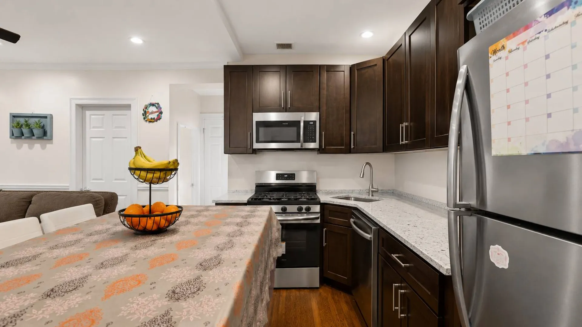 Property at 960 E 221st Street, New York, NY 10469 6