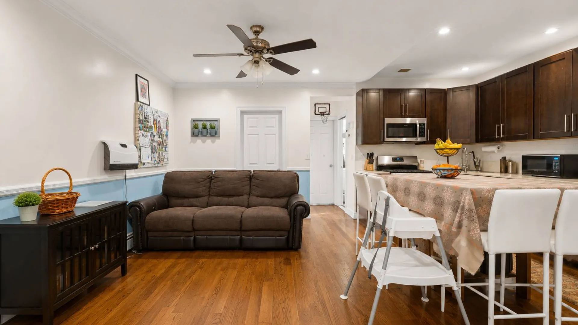 Property at 960 E 221st Street, New York, NY 10469 7