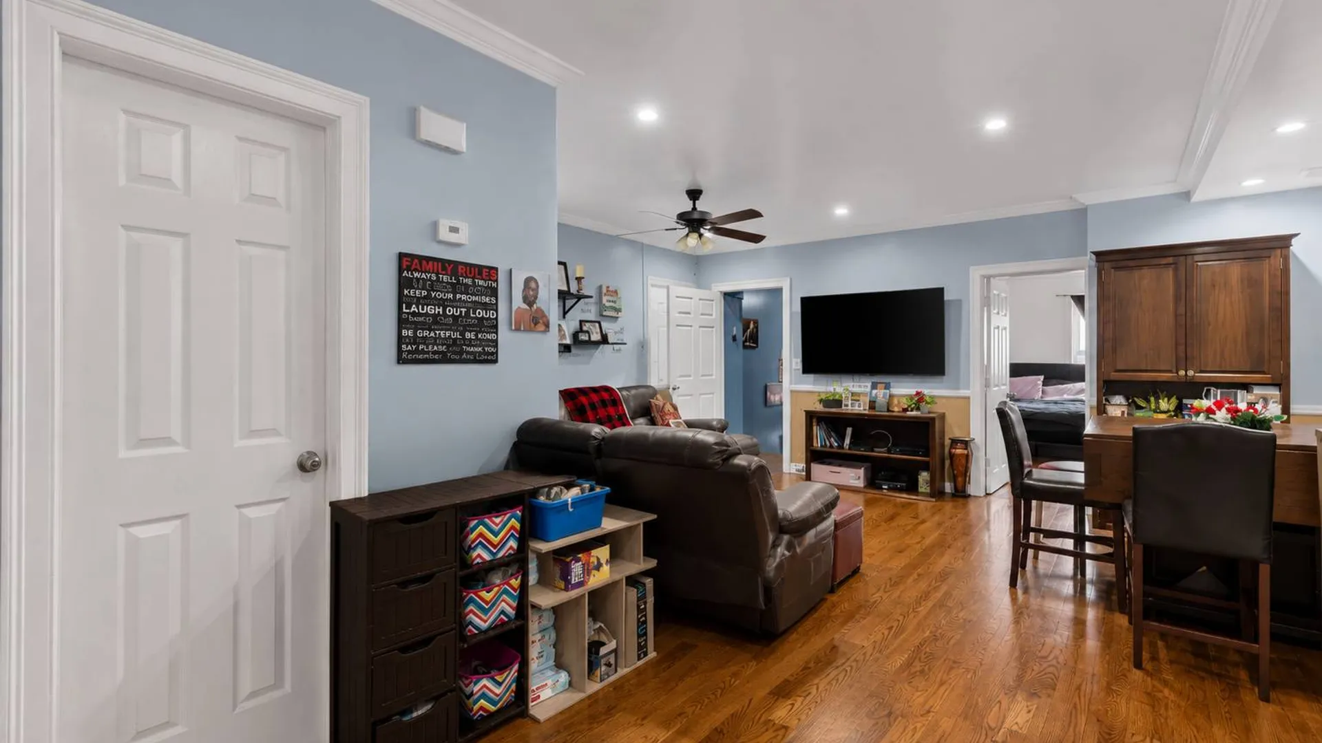 Property at 960 E 221st Street, New York, NY 10469 9