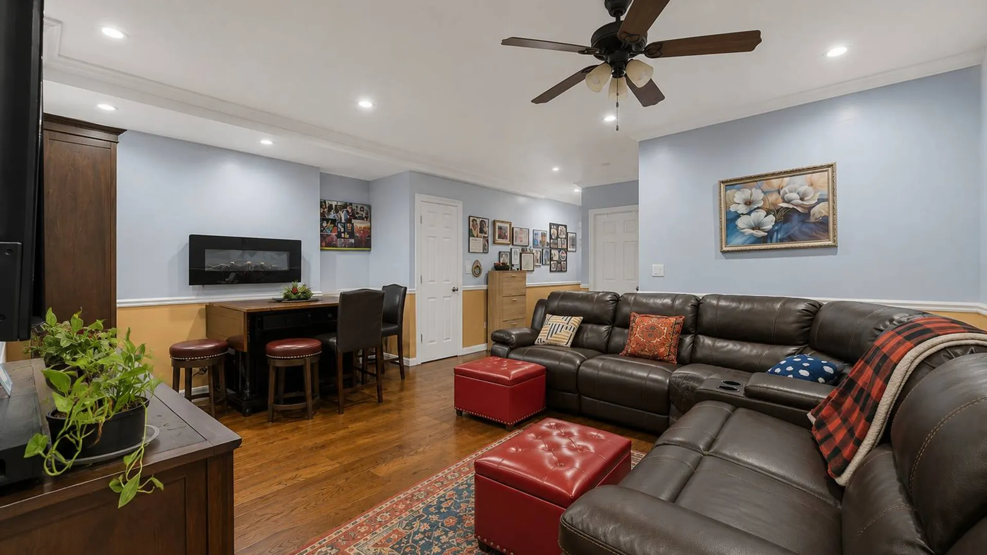 Property at 960 E 221st Street, New York, NY 10469 10