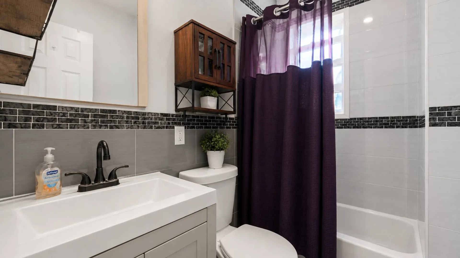 Property at 960 E 221st Street, New York, NY 10469 22