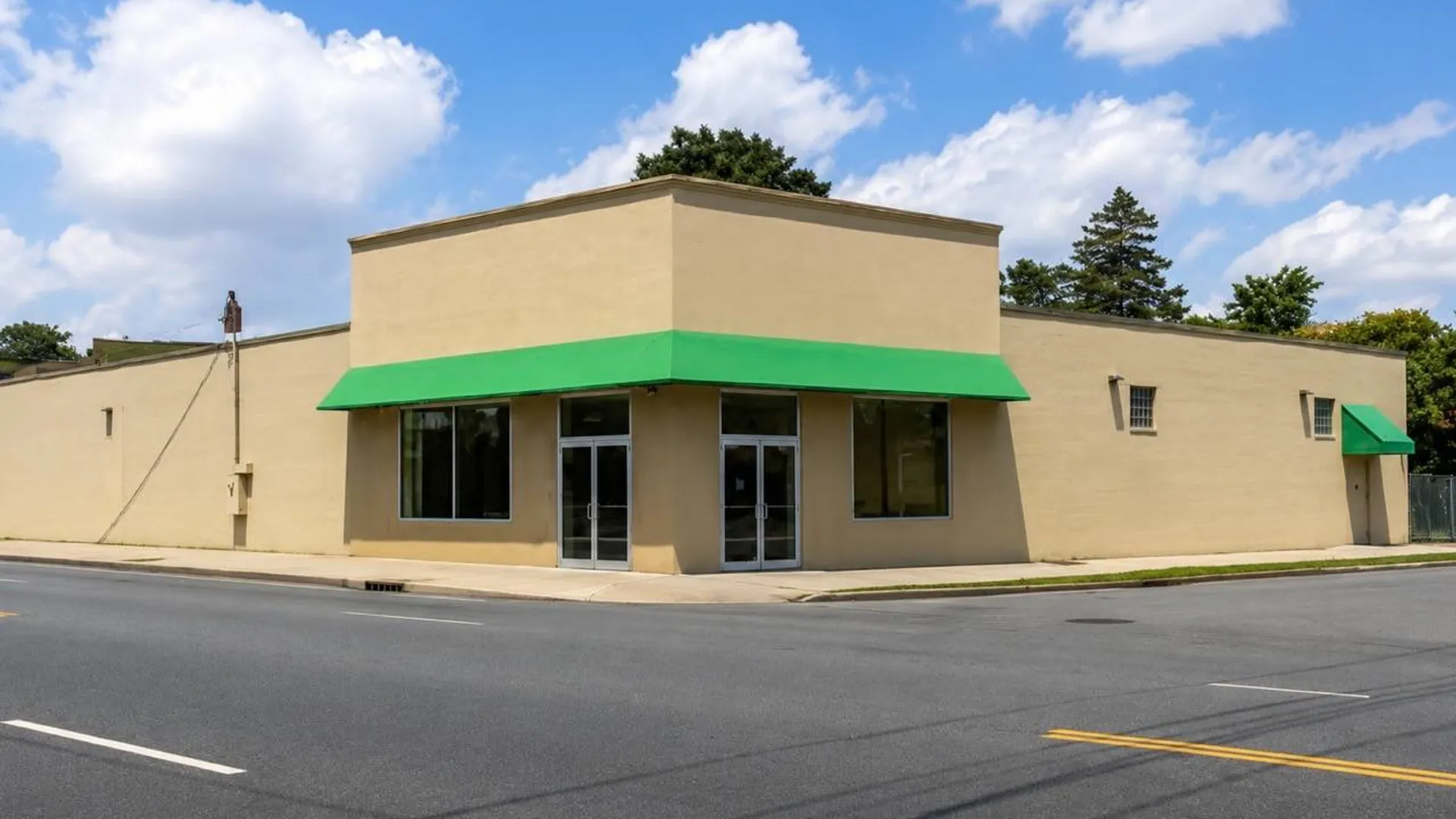 Property at 555 Greenwich st, Hempstead, NY 11550 10