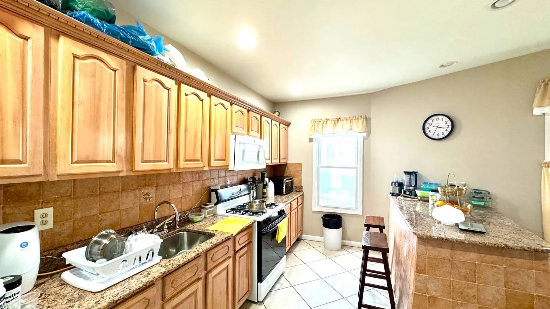 Property at 76-22 60th Lane, Glendale, NY 11385 4