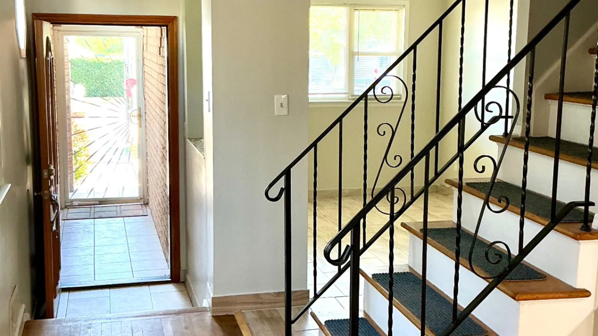 Property at 300 Jefferson Ave, Staten Island, NY 10306 3