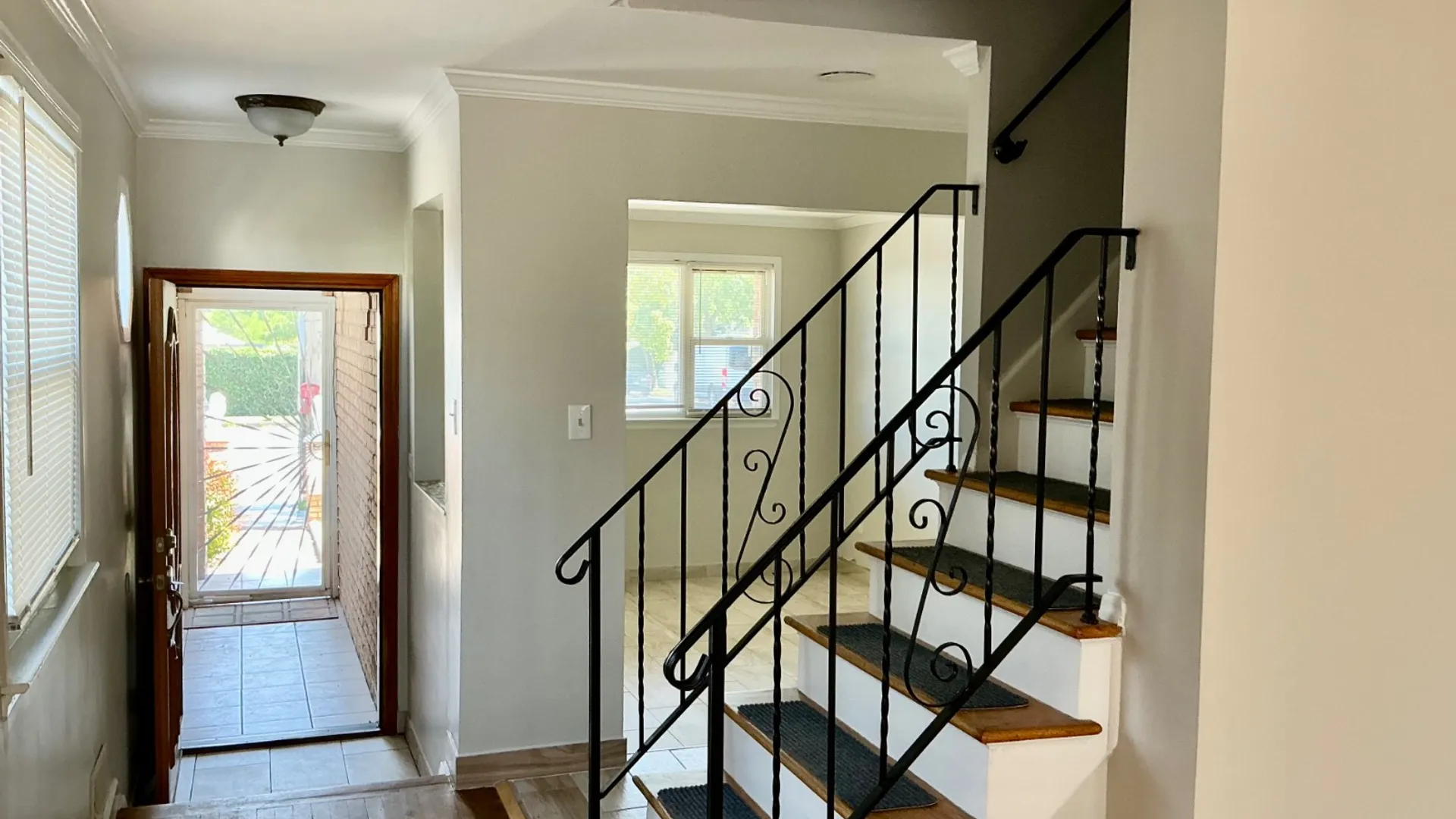 Property at 300 Jefferson Ave, Staten Island, NY 10306 4