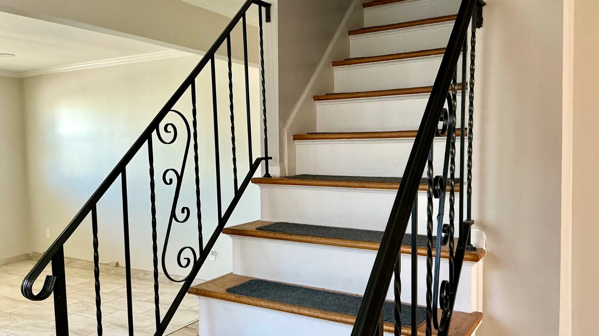 Property at 300 Jefferson Ave, Staten Island, NY 10306 10