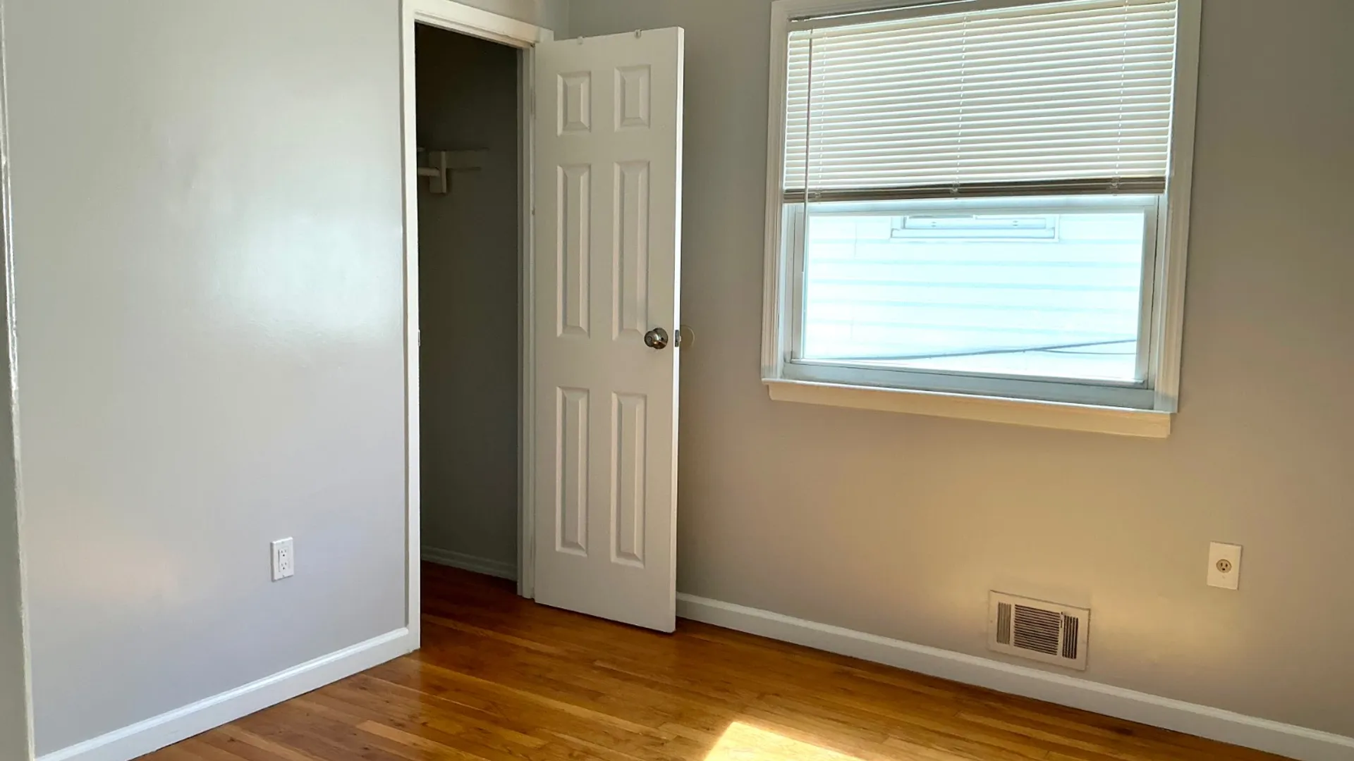 Property at 300 Jefferson Ave, Staten Island, NY 10306 13