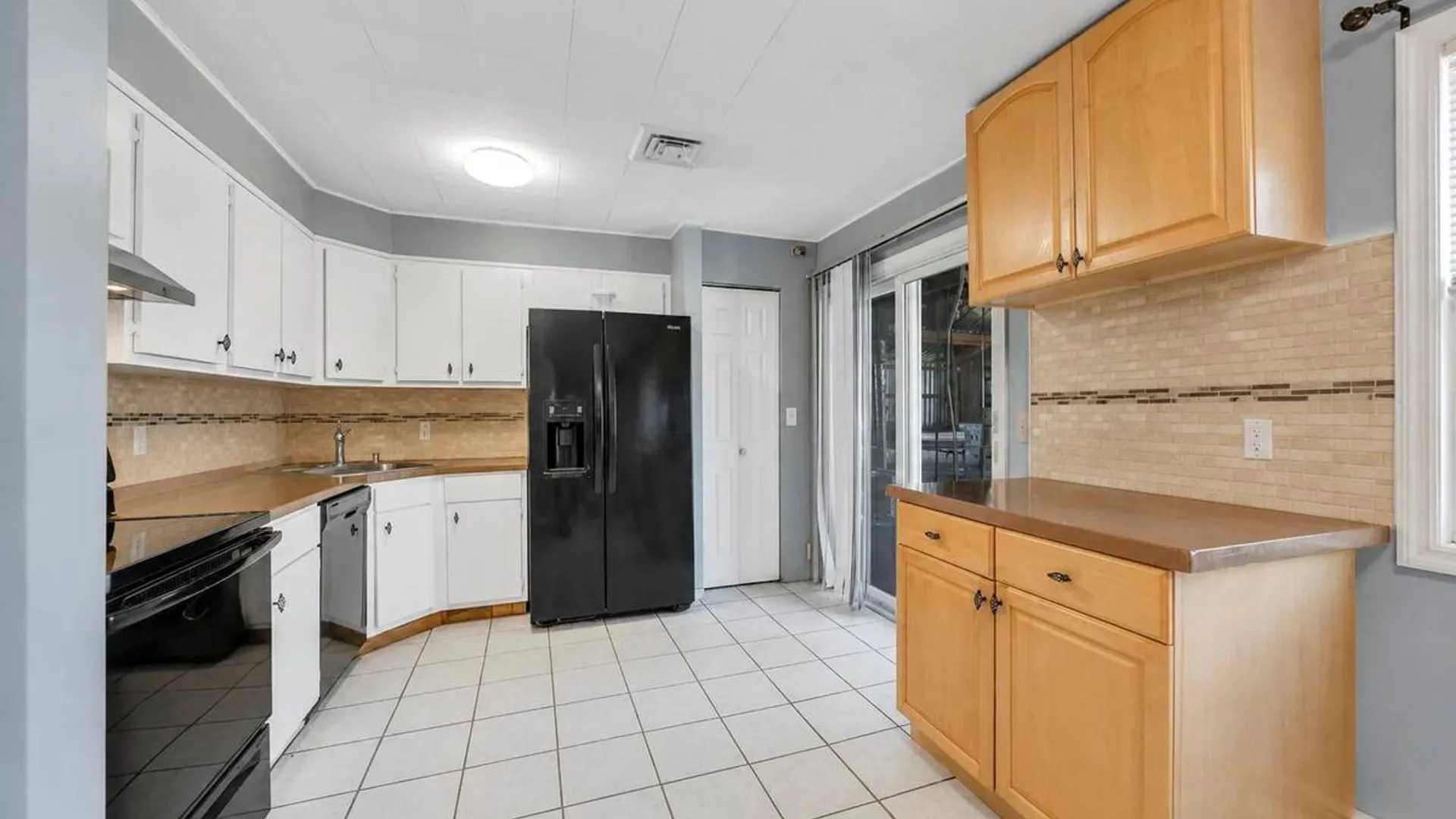 Property at 12 Handy Lane, Medford, NY 11763 23