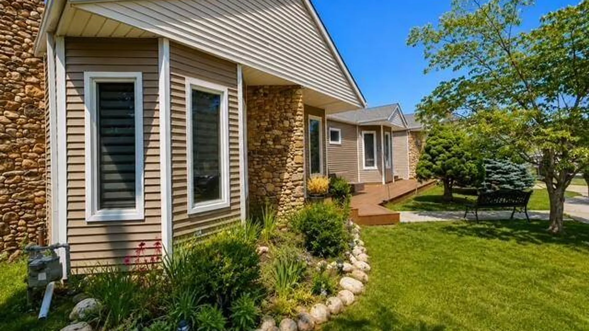 Property at 639 Elmwood Road, West Babylon, NY 11704 4