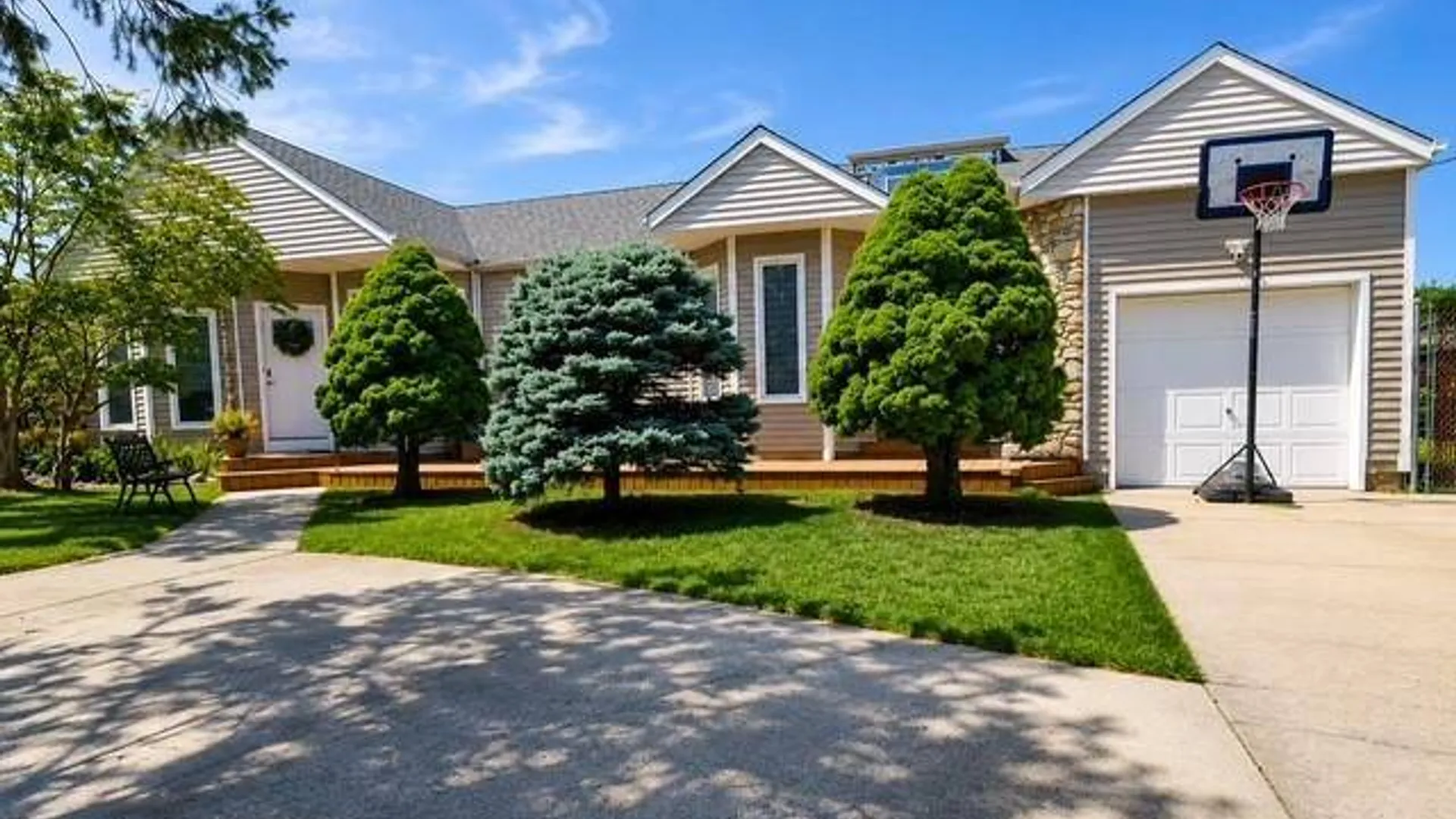 Property at 639 Elmwood Road, West Babylon, NY 11704 8