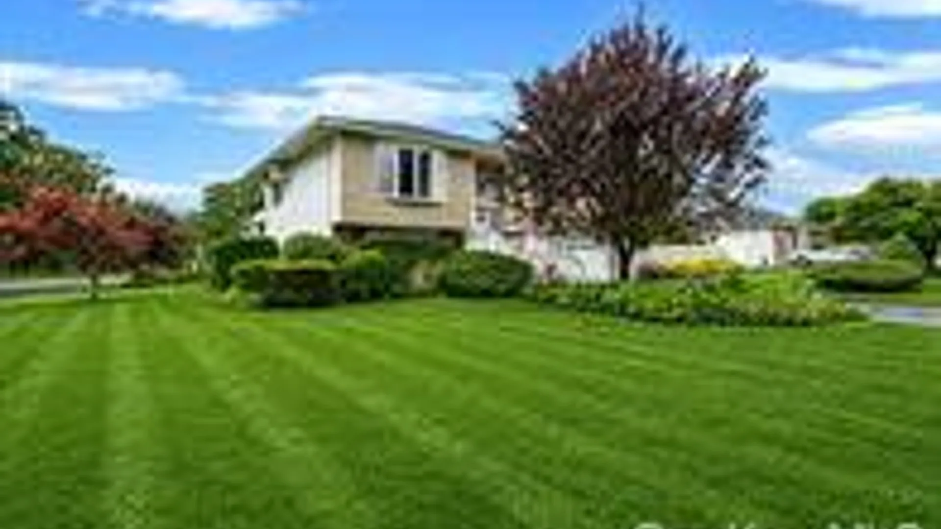 Property at 480 Fenimore Ave, North Babylon, NY 11703 3