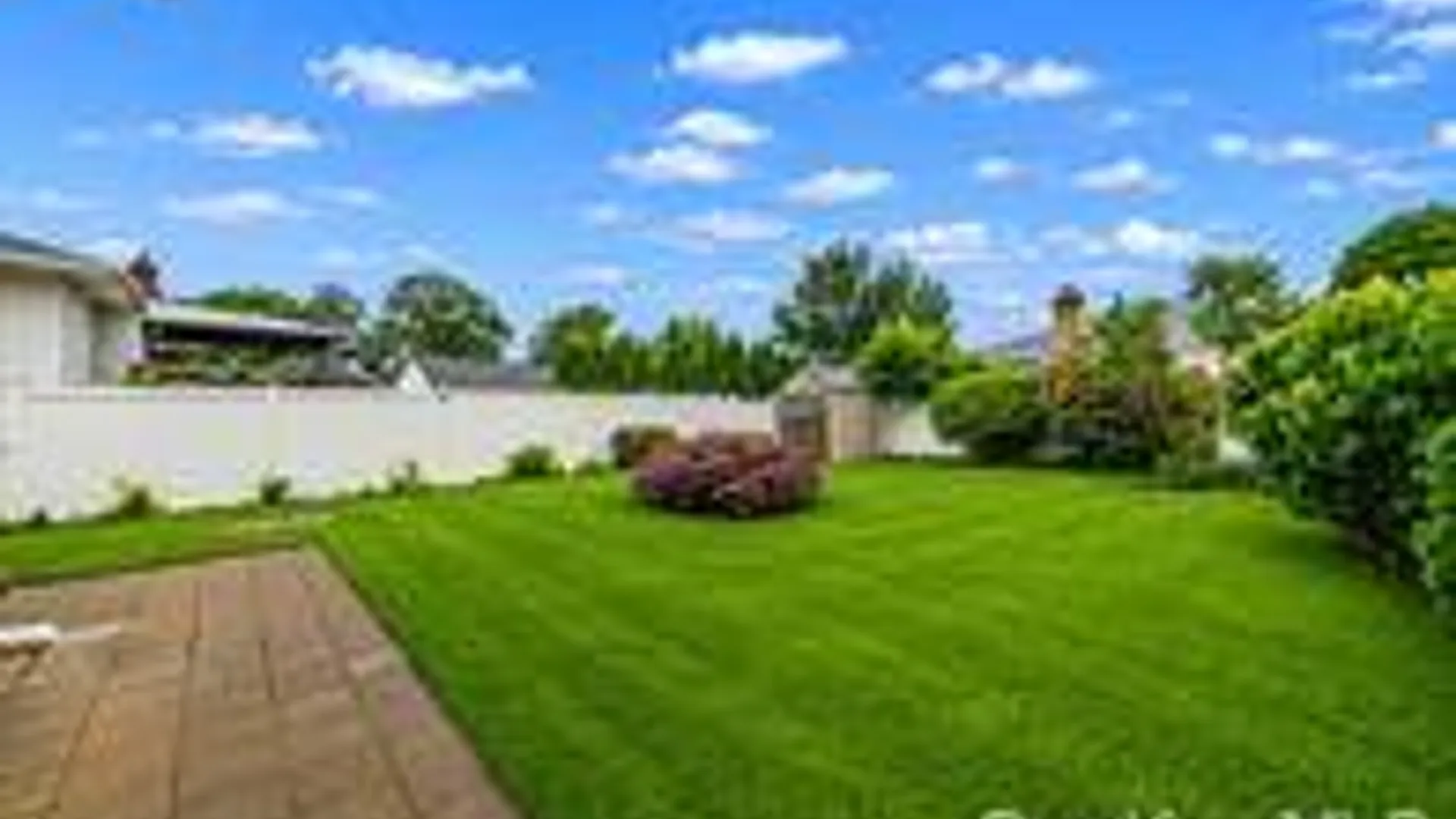 Property at 480 Fenimore Ave, North Babylon, NY 11703 4