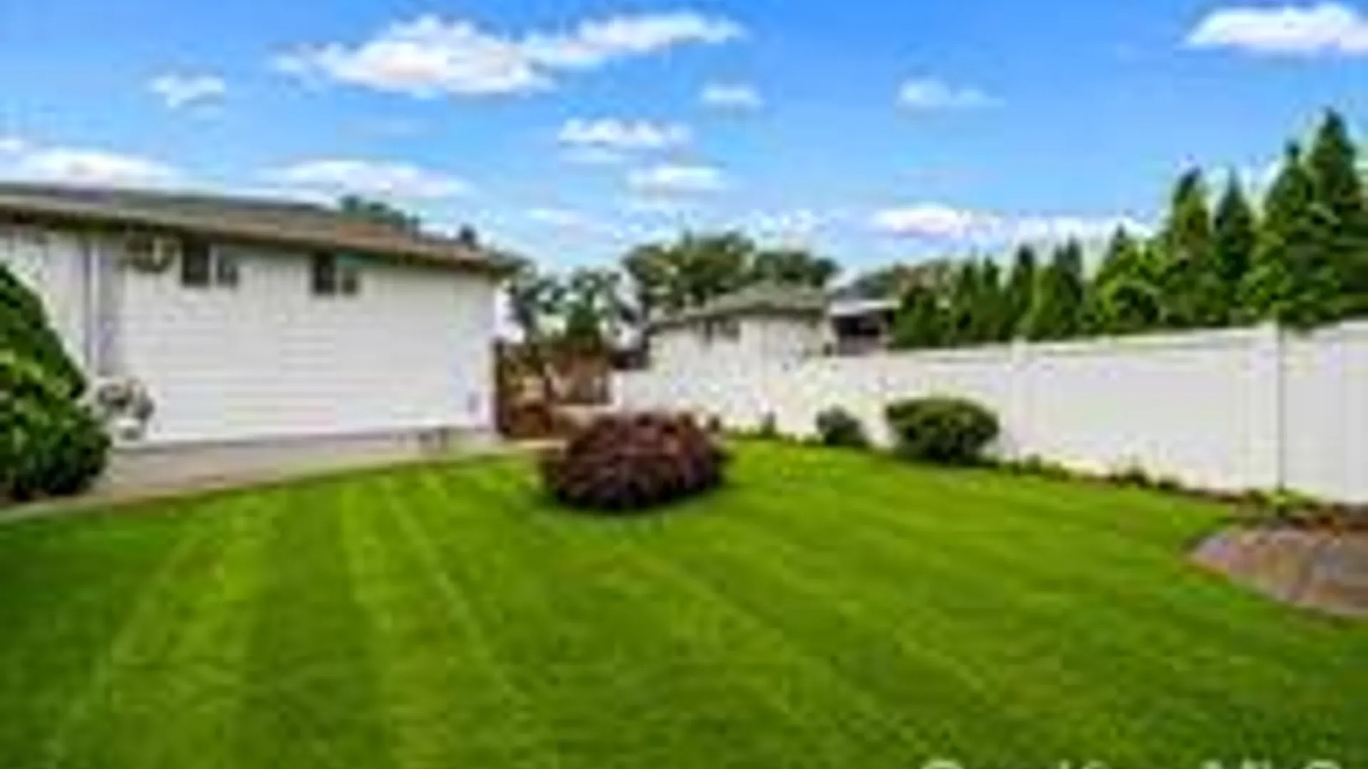 Property at 480 Fenimore Ave, North Babylon, NY 11703 5