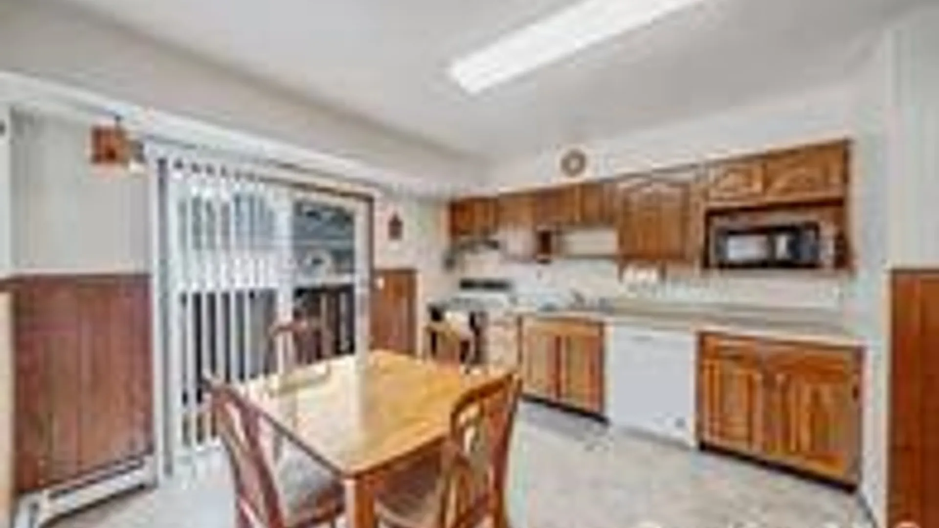 Property at 480 Fenimore Ave, North Babylon, NY 11703 16