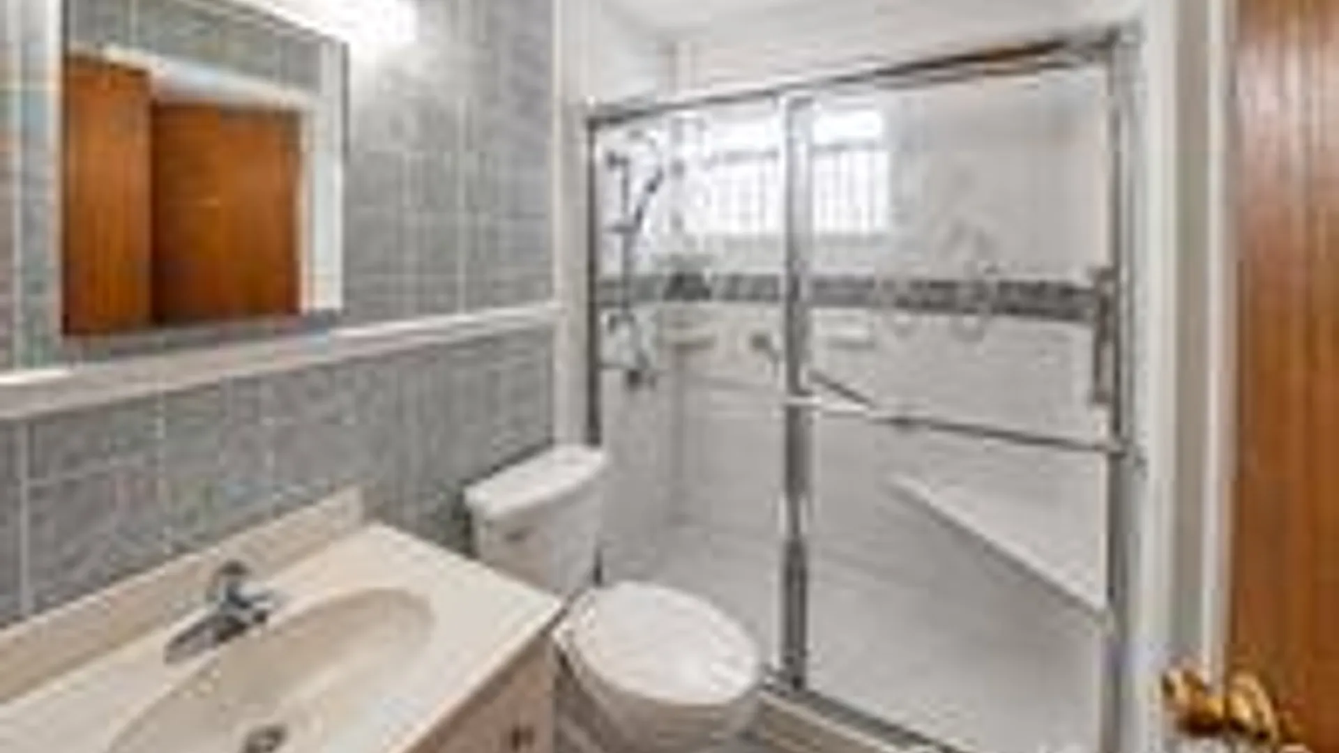 Property at 480 Fenimore Ave, North Babylon, NY 11703 20