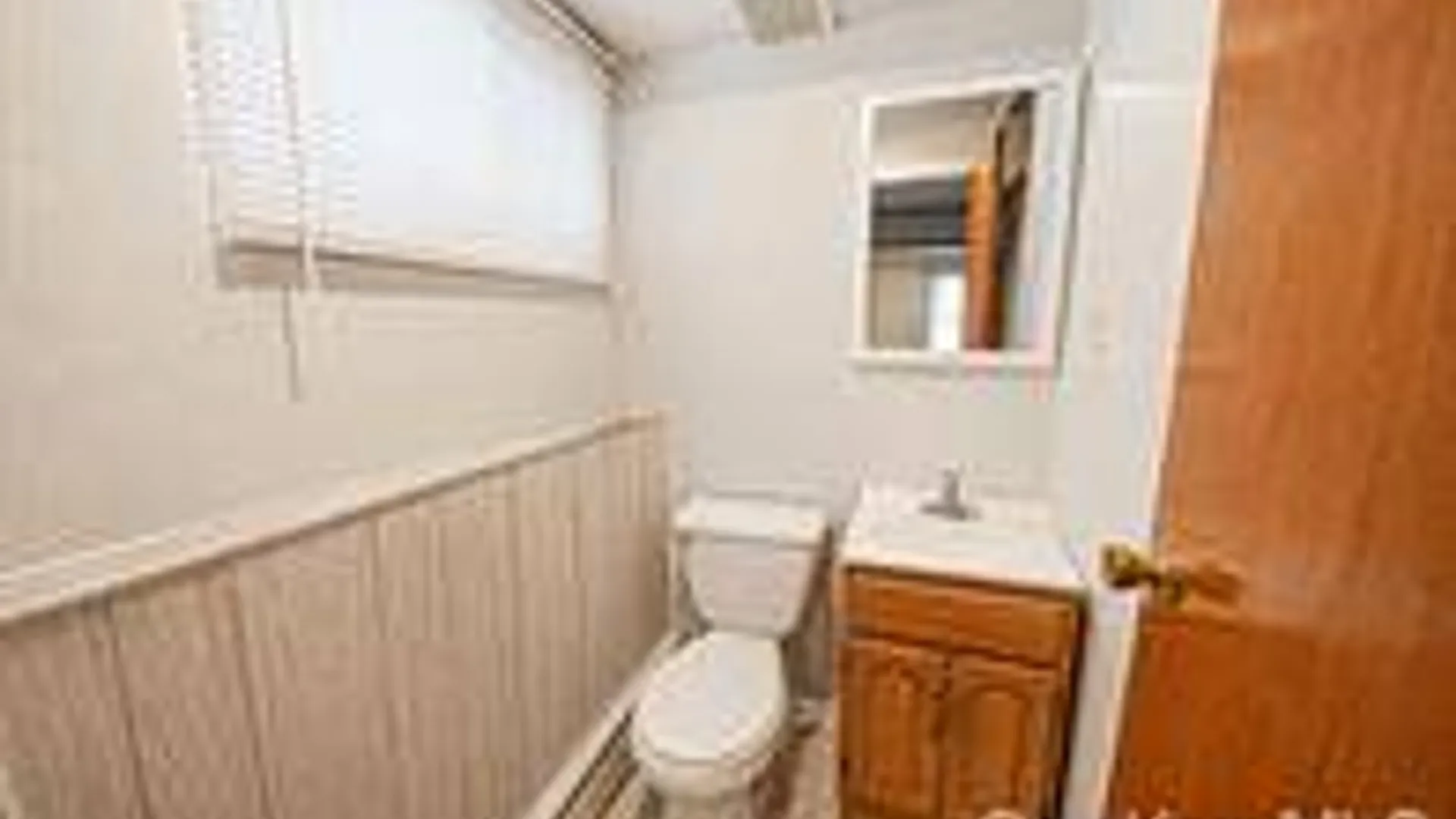 Property at 480 Fenimore Ave, North Babylon, NY 11703 27