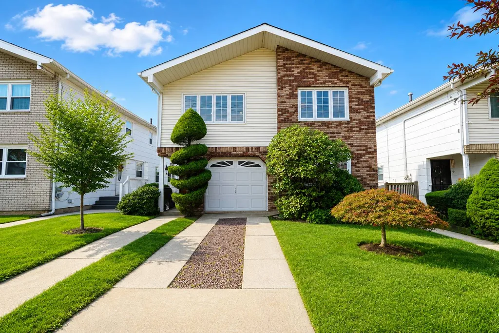 Property at 947 Bard, Staten Island, NY 10301