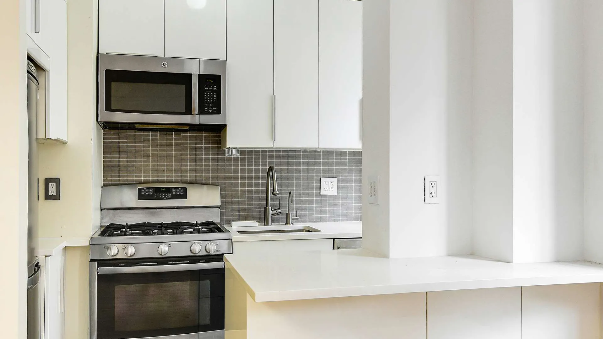 Property at 333 West 56th Street, New York, NY 10019 4