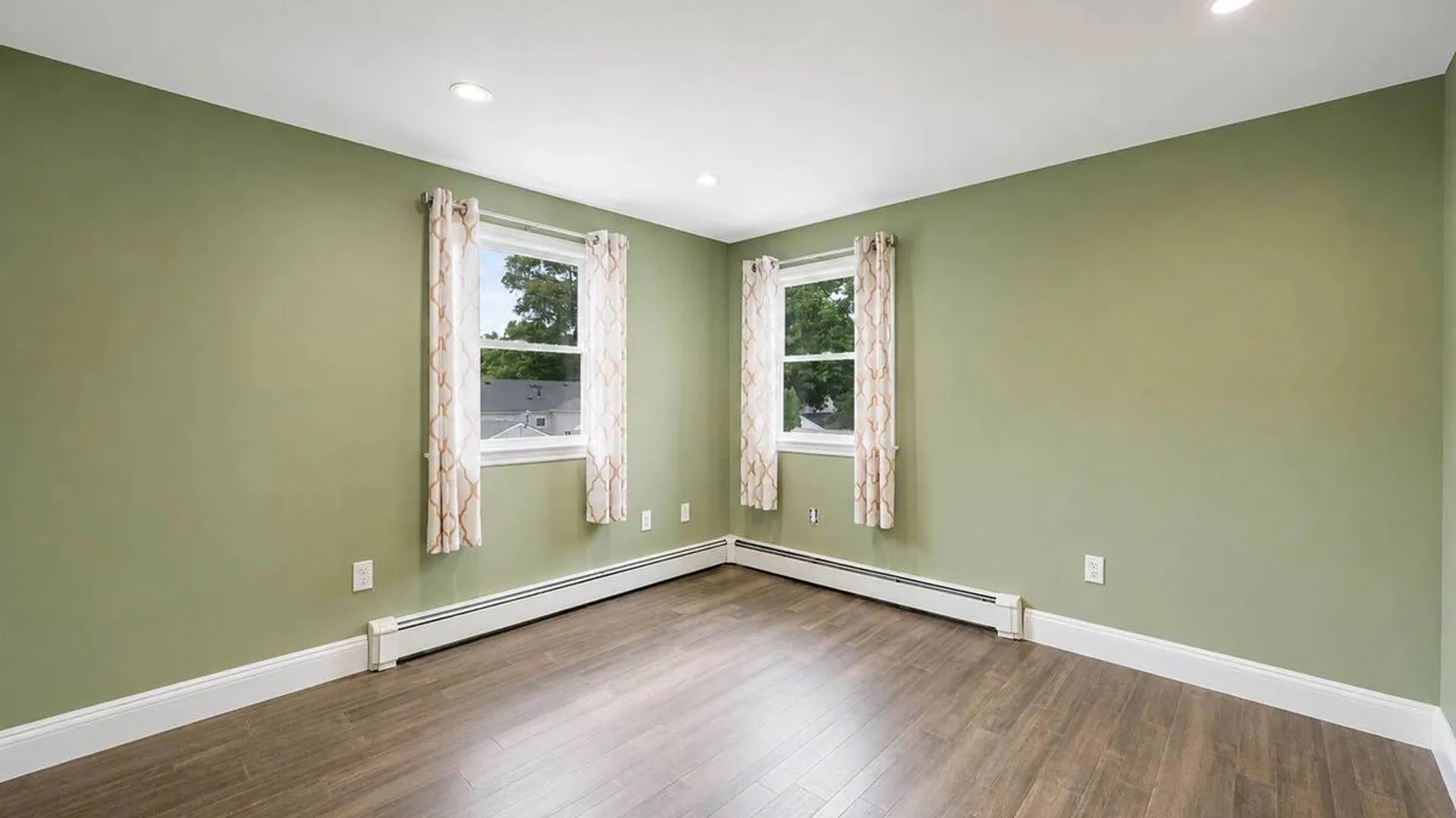 Property at 18 Worden Place, West Babylon, NY 11704 19