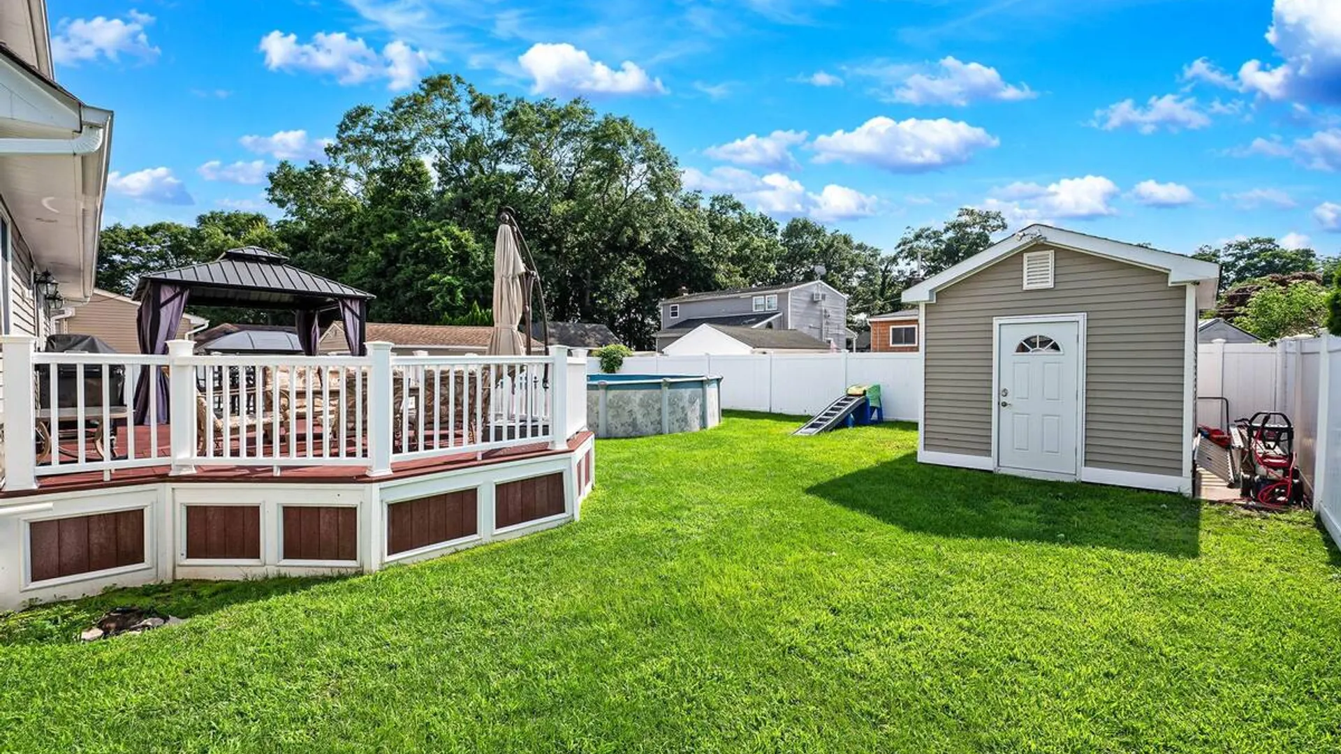 Property at 18 Worden Place, West Babylon, NY 11704 35