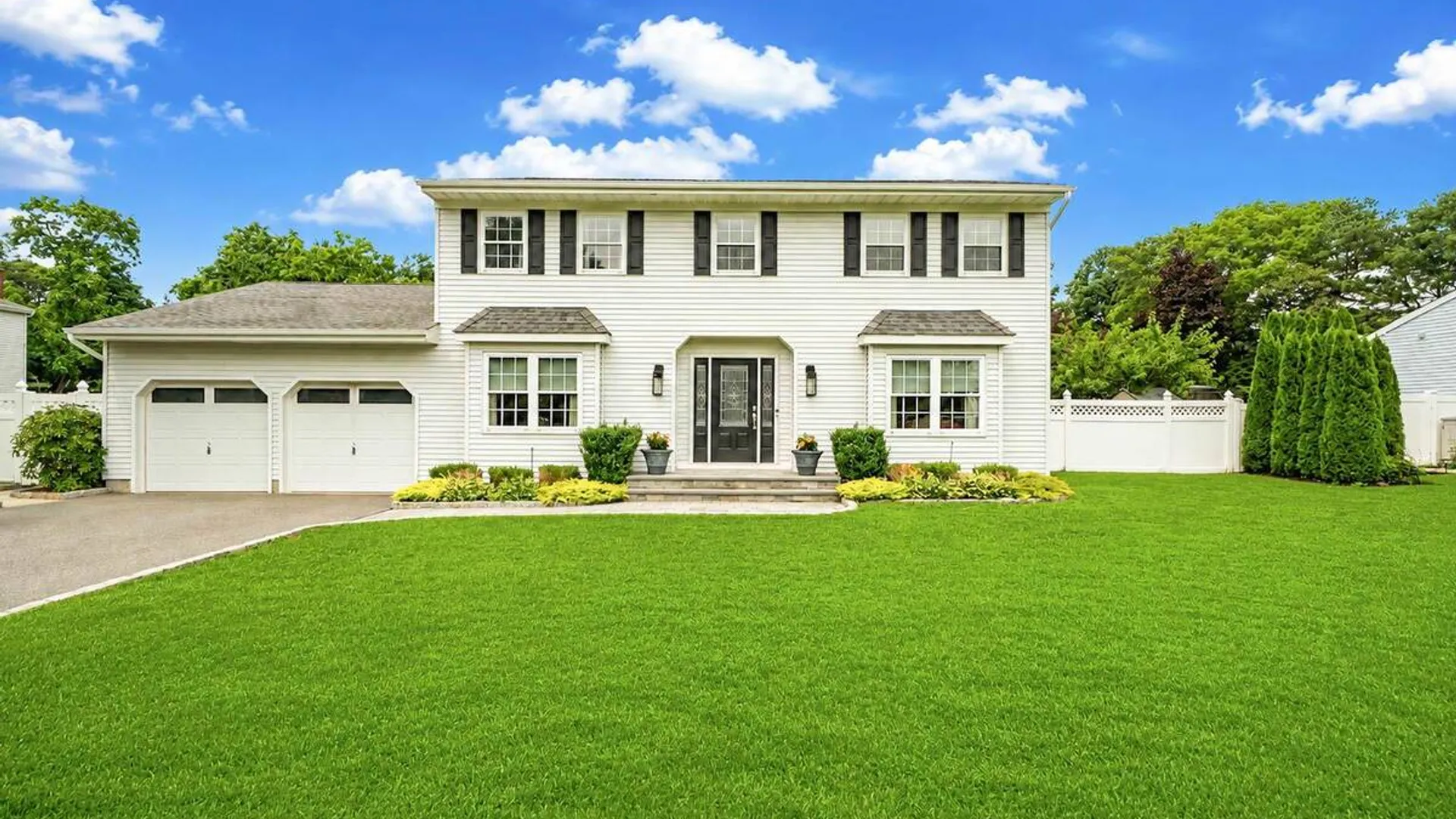 Property at 3 Warren Court, Farmingville, NY 11738 2