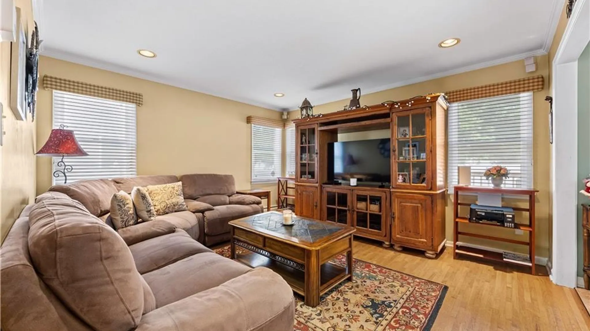 Property at 4711 Hylan Blvd, Staten Island, NY 10312 7