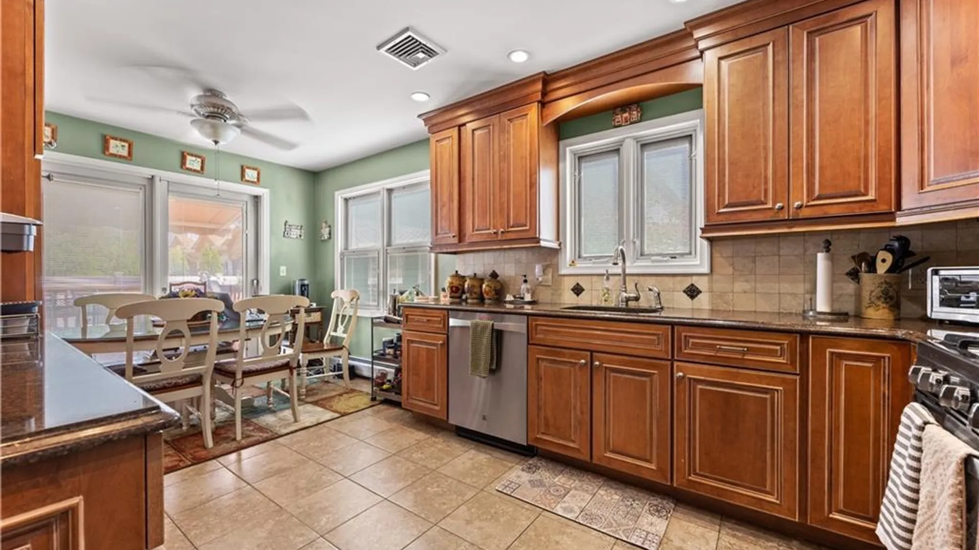 Property at 4711 Hylan Blvd, Staten Island, NY 10312 10