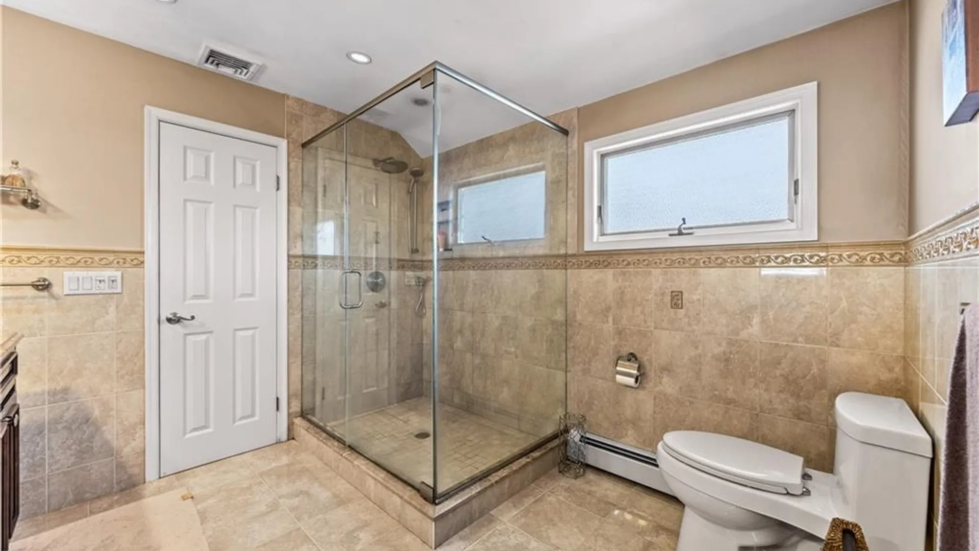 Property at 4711 Hylan Blvd, Staten Island, NY 10312 14