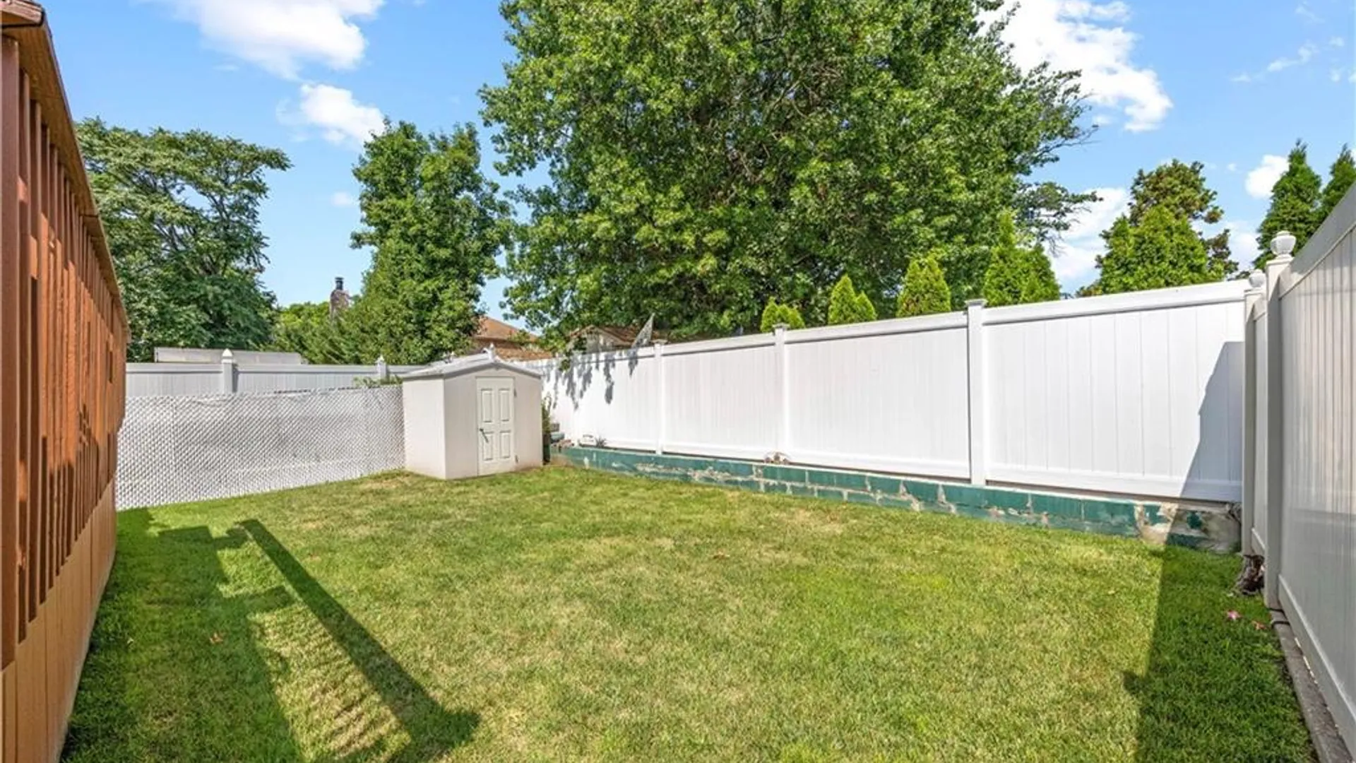 Property at 4711 Hylan Blvd, Staten Island, NY 10312 27