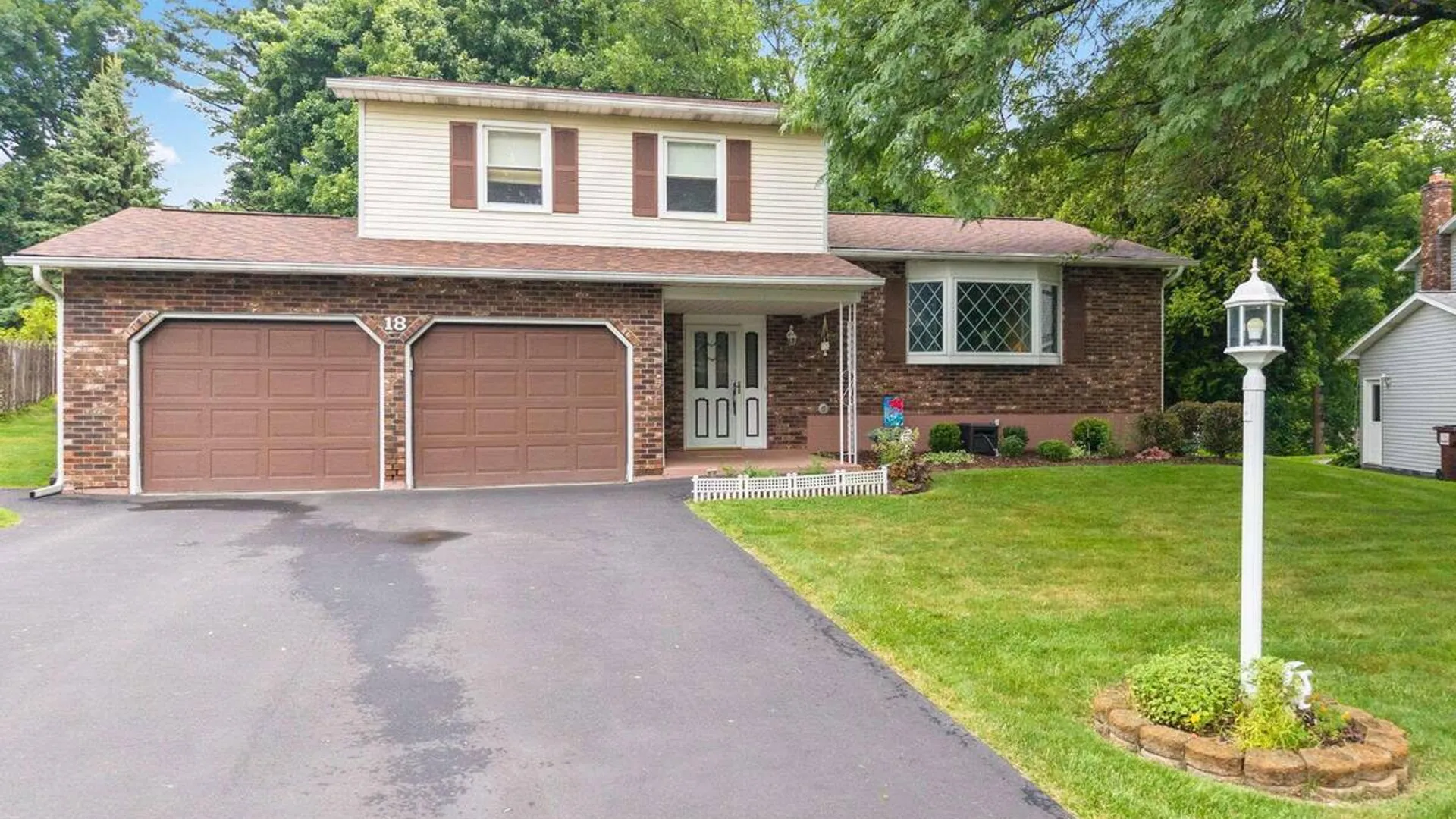 Property at 18 Fairway Lane, Colonie, NY 12304 2