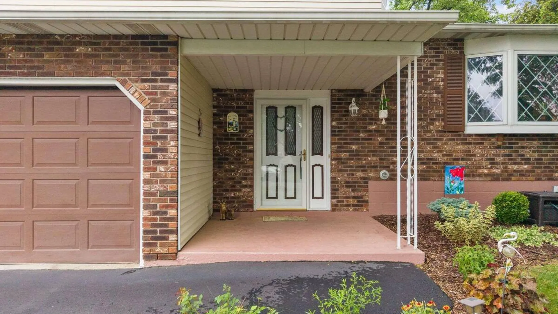 Property at 18 Fairway Lane, Colonie, NY 12304 3