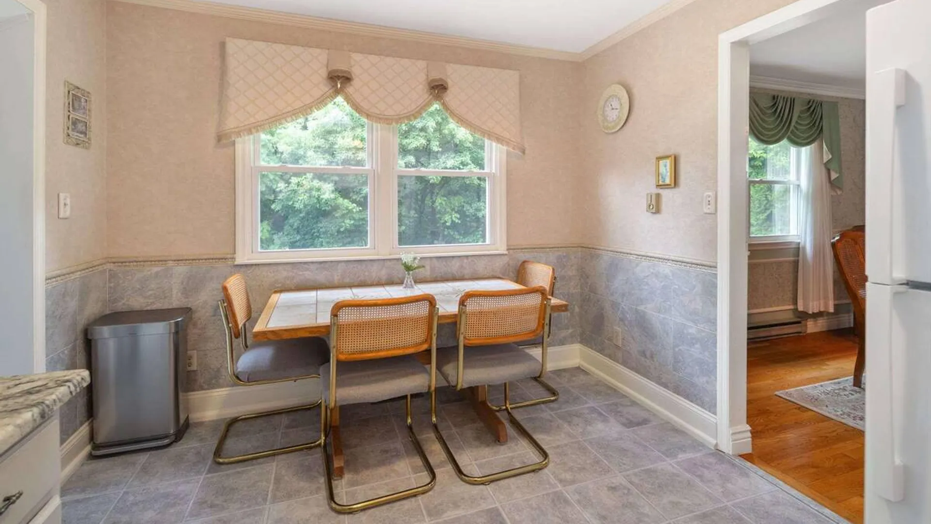 Property at 18 Fairway Lane, Colonie, NY 12304 13