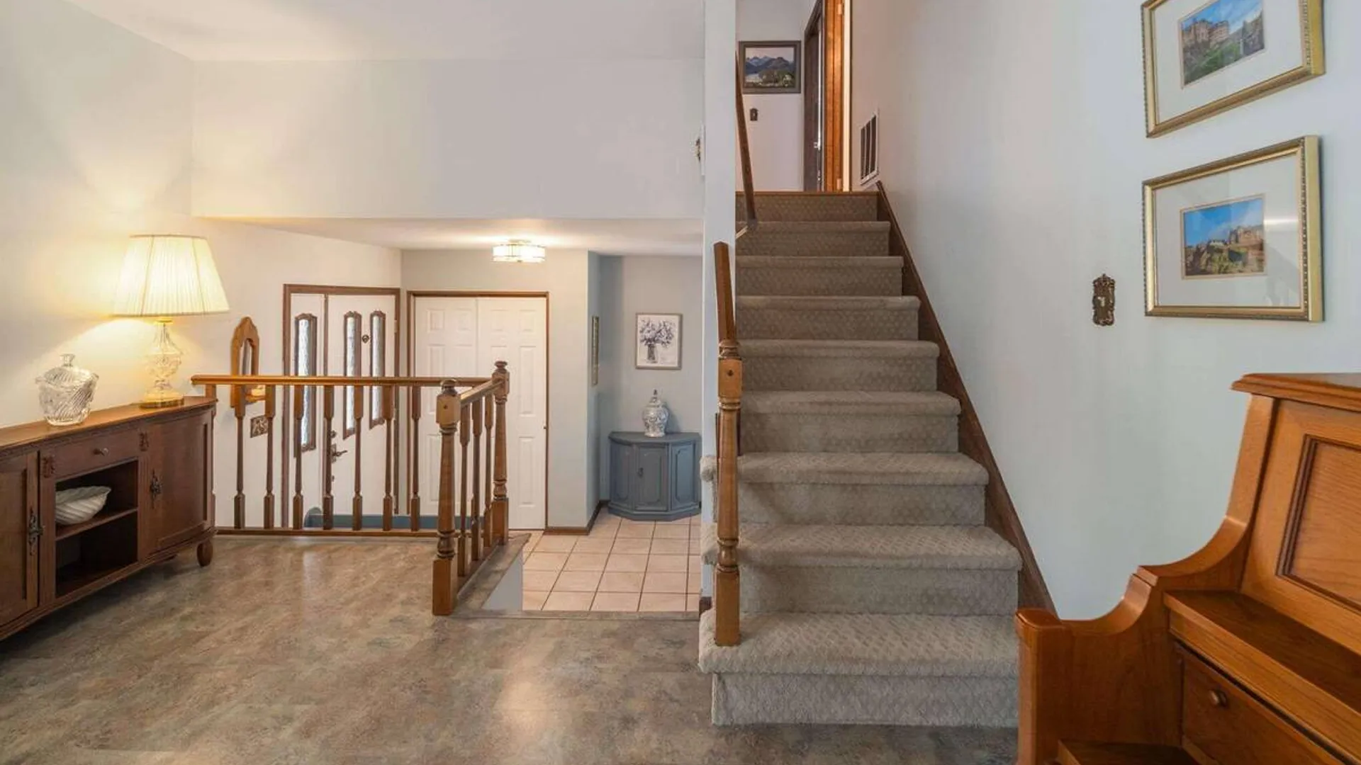 Property at 18 Fairway Lane, Colonie, NY 12304 18