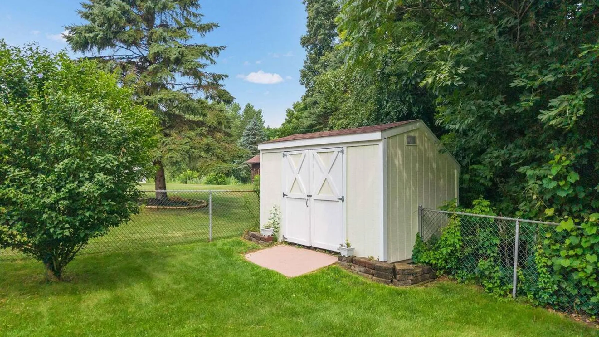 Property at 18 Fairway Lane, Colonie, NY 12304 42