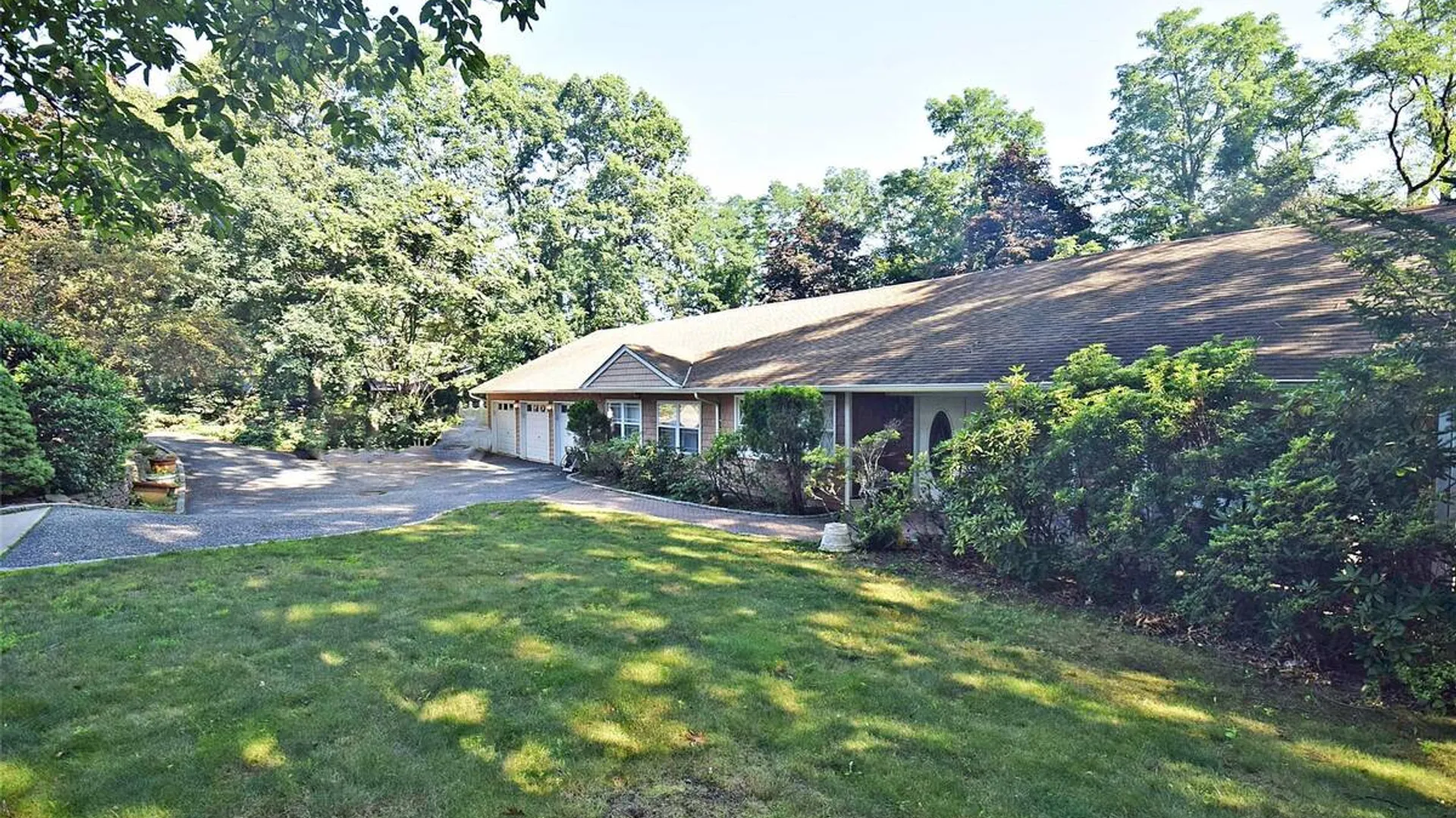 Property at 29 Ivy Hill Drive, Hauppauge, NY 11787 46