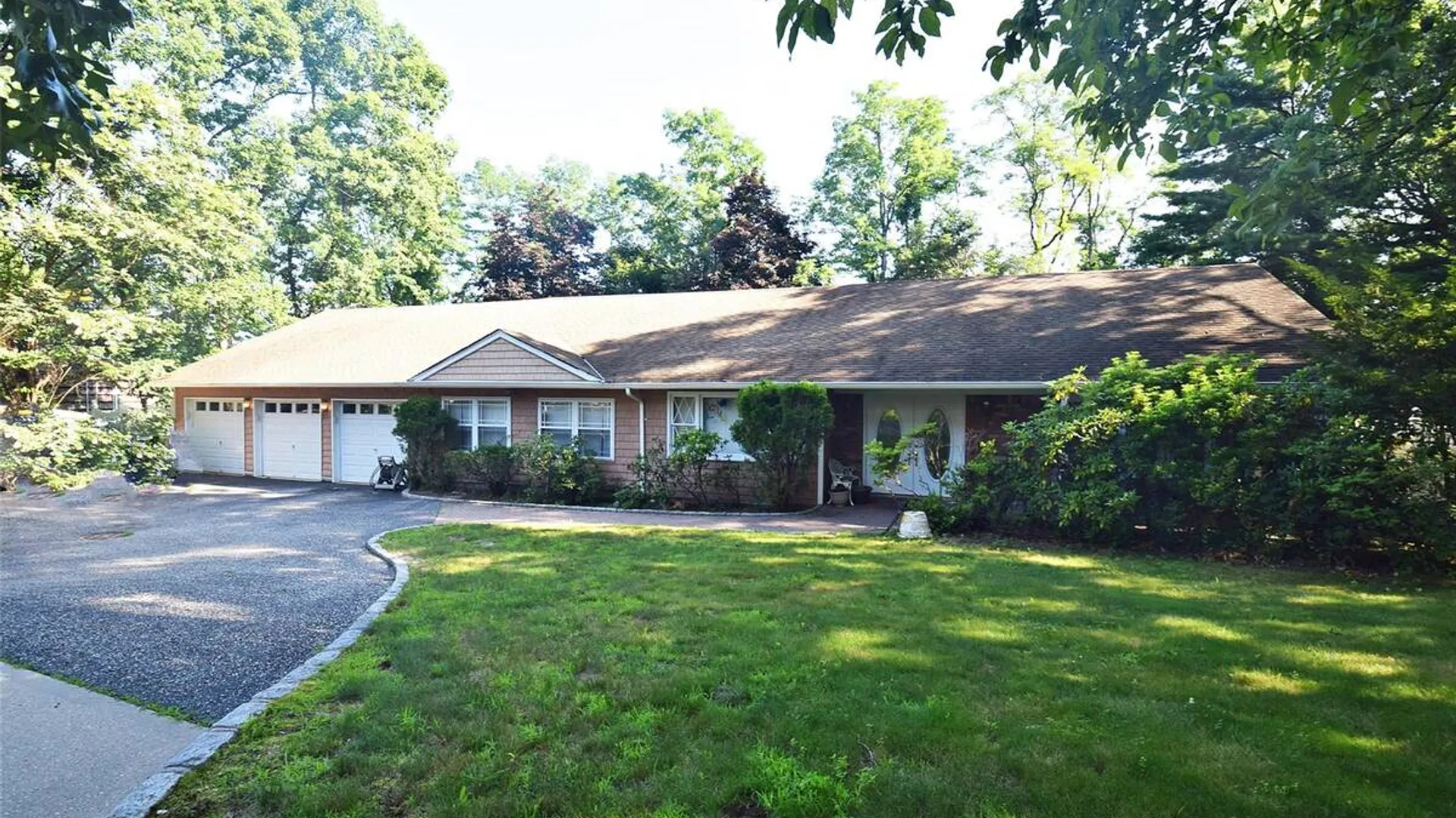 Property at 29 Ivy Hill Drive, Hauppauge, NY 11787 47