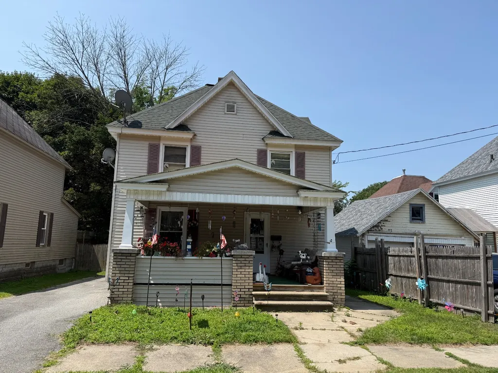 Property at 4 Pleasant St, Gloversville, NY 12078