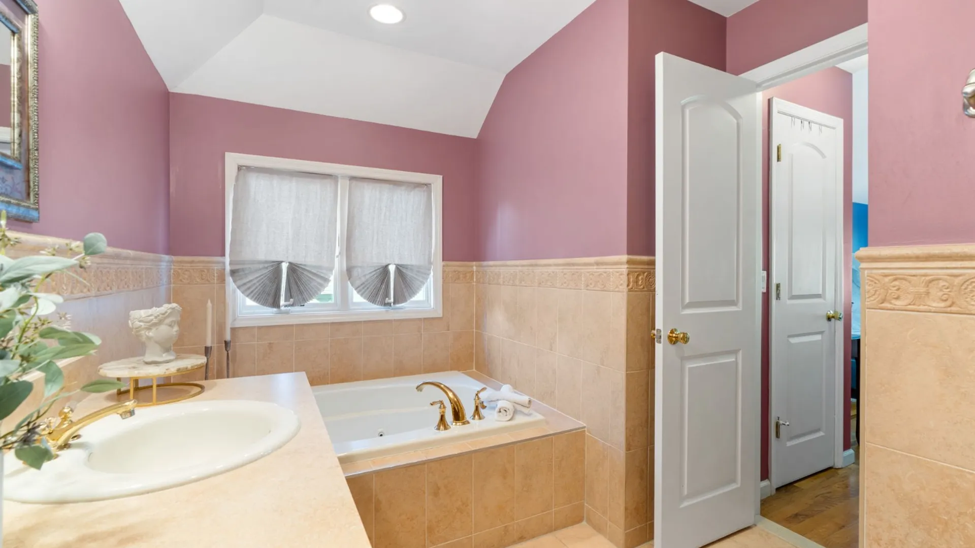 Property at 38 Bayview Ave, Staten Island, NY 10309 10