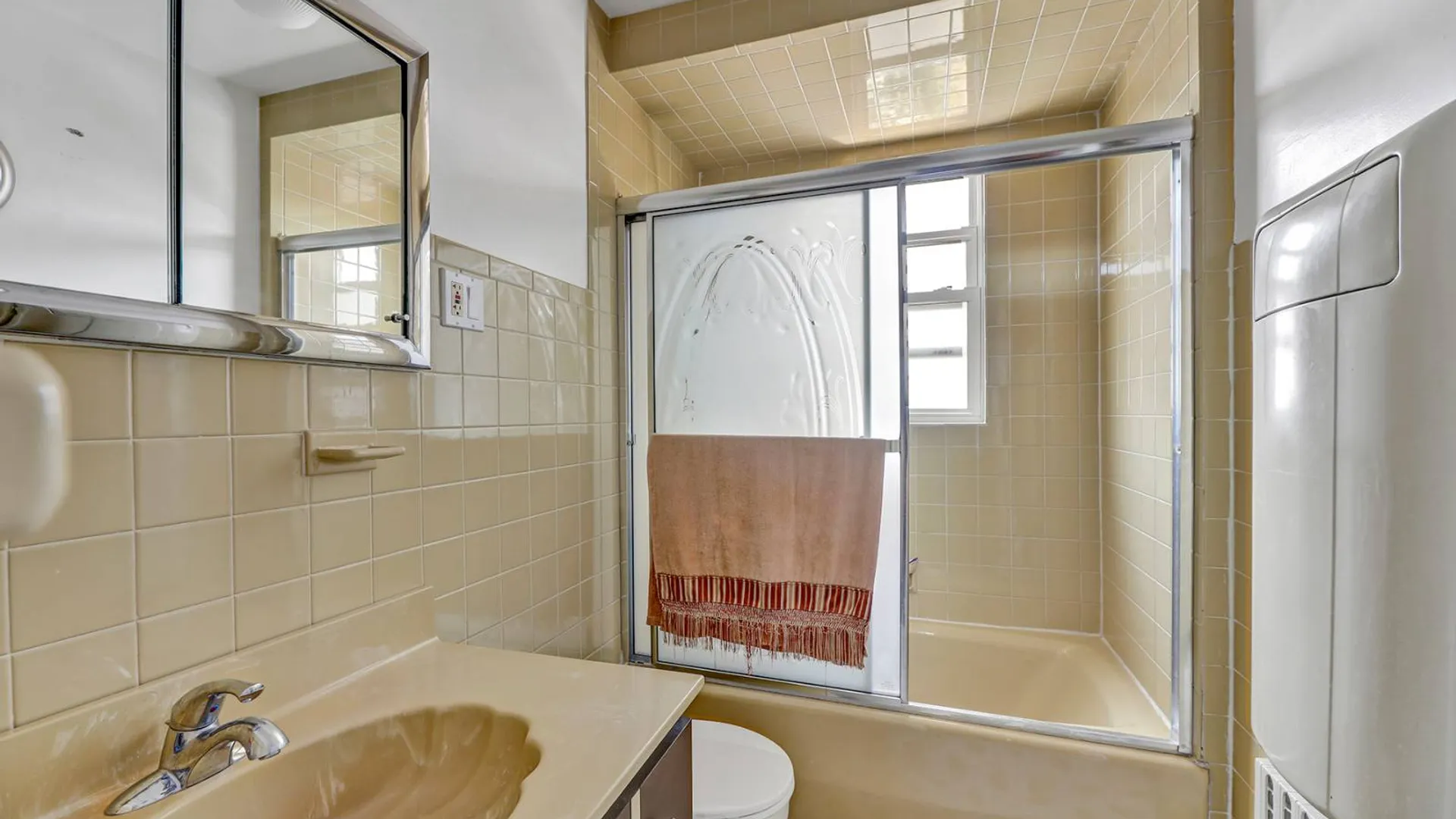 Property at 1548 E 38th St, Brooklyn, NY 11234 28